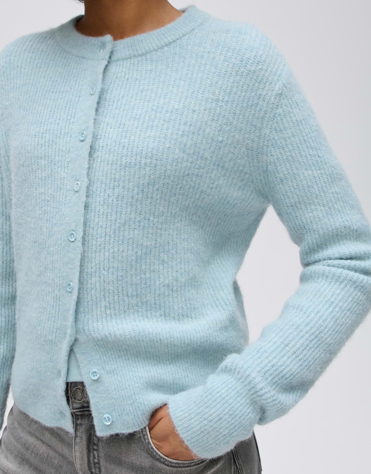 OPUS Strickjacke Dreni aus weicher Wolle Figurbetonter Schnitt mit schmaler Silhouette und Rundhals – Bild 4 von 5