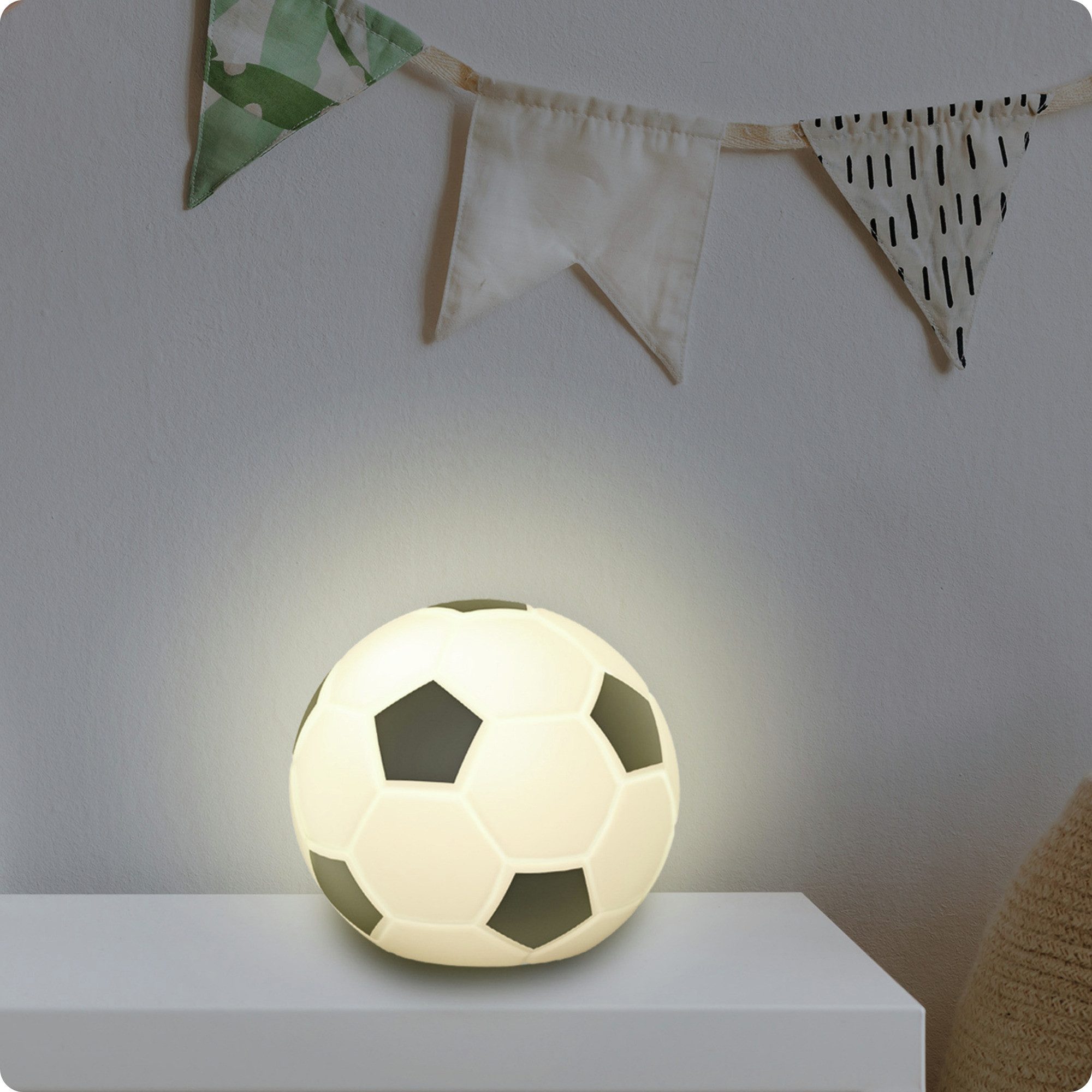 ANSMANN AG LED Nachtlicht Fußball LED Leuchte, 3D Nachtlicht mit Farbwechsel im Fußballdesign