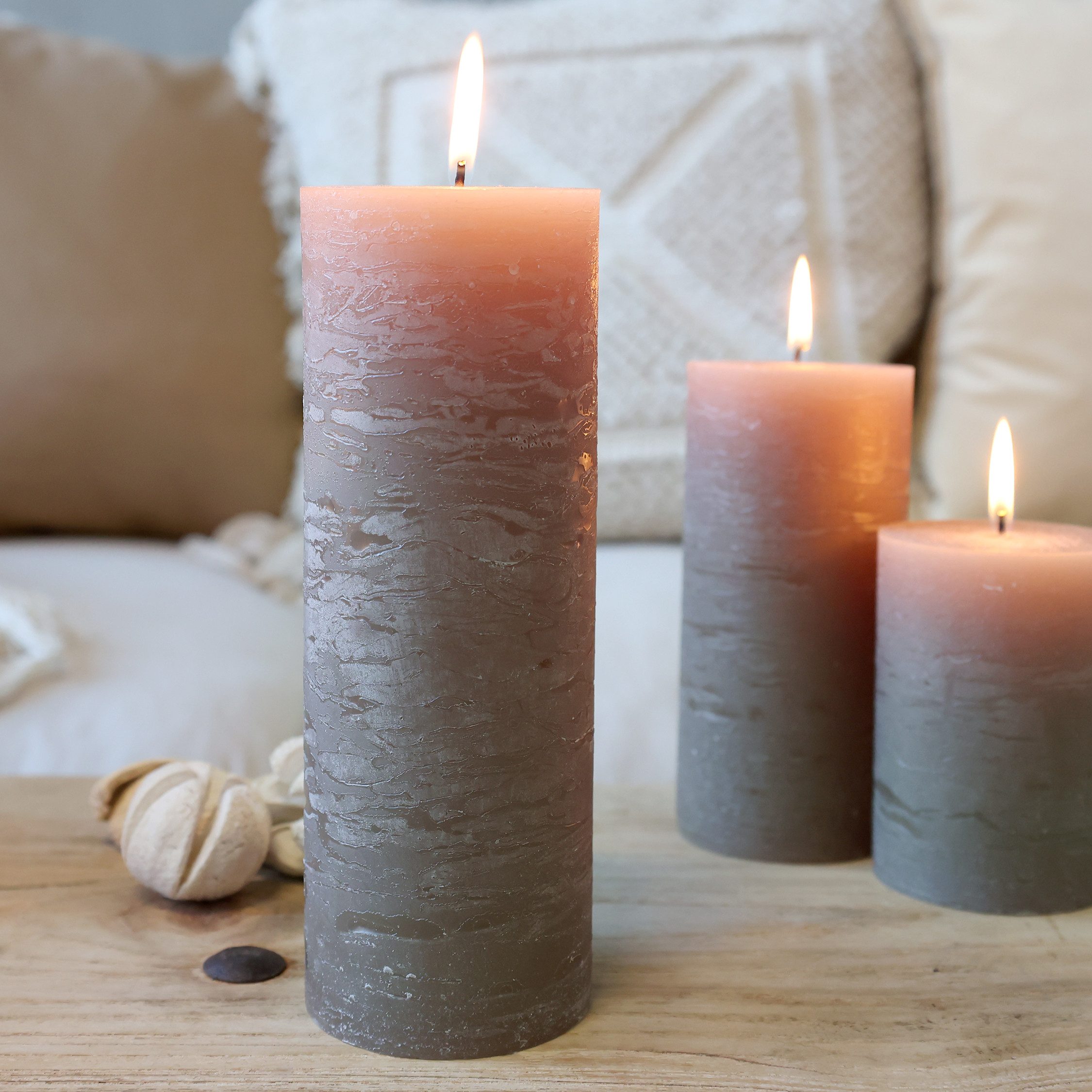 Chic Antique Rustic-Kerze Stumpenkerze Rustikale Kerze Macon Paraffin Linen versch.Größen, Echtwachskerze, Russfrei, Hochwertig, Brenndauer bis zu 210 Stunden