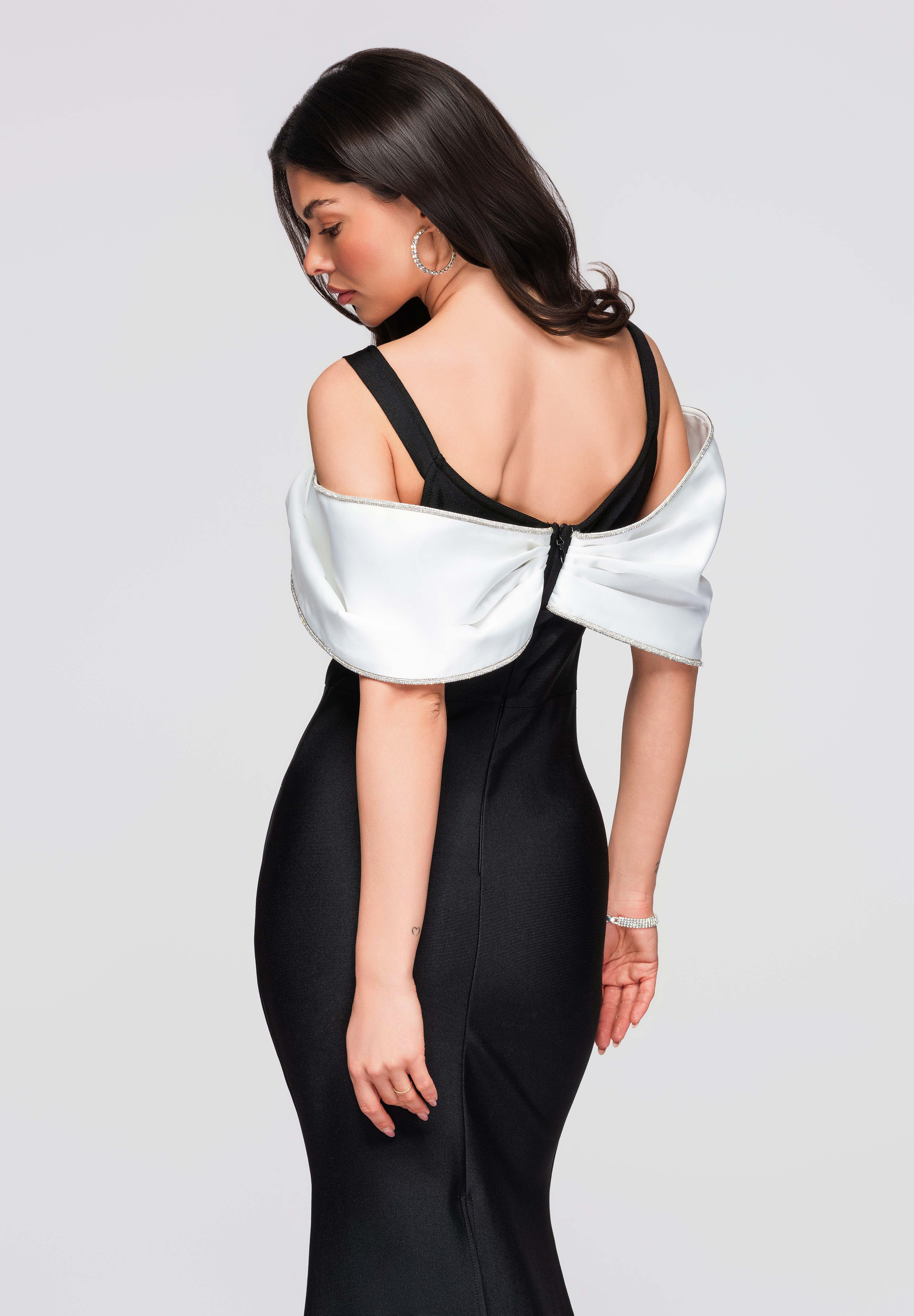 OMBRE Abendkleid Elegantes Bandage-Maxikleid mit Schmuckdetail figurbetonter Bandage-Schnitt