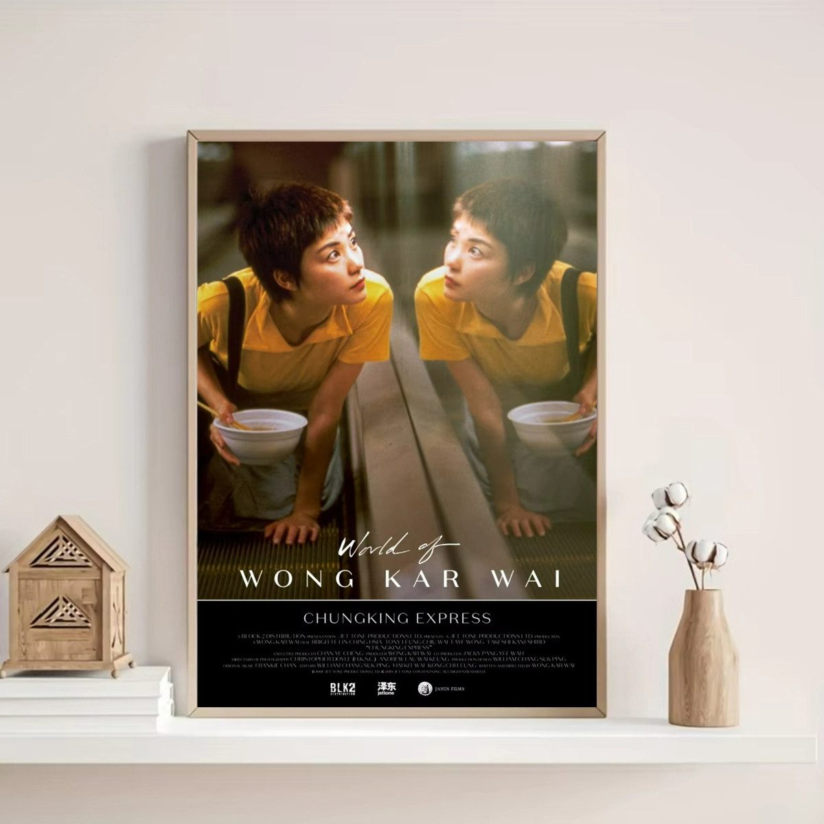 TPFLiving Kunstdruck (OHNE RAHMEN) Poster - Leinwand - Wandbild, Chungking Express Wong Kar Wai Klassischer Liebesfilm Leinwandgemälde (Leinwandbild XXL), Farben: Gelb, Schwarz, Weiß, Orange, Blau -Größe: 20x30cm