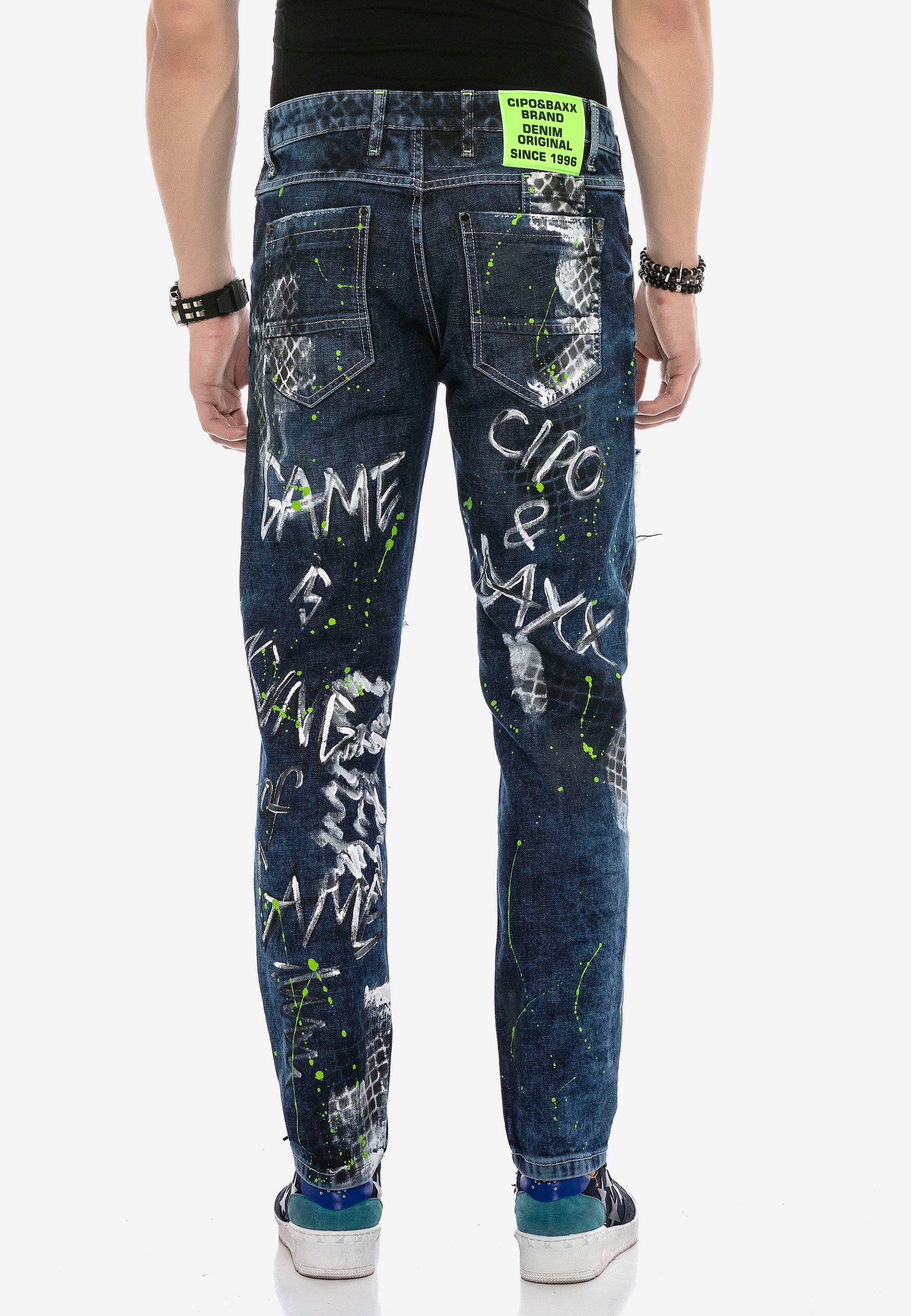 Cipo & Baxx Bequeme Jeans und Farbspritzern mit Nieten