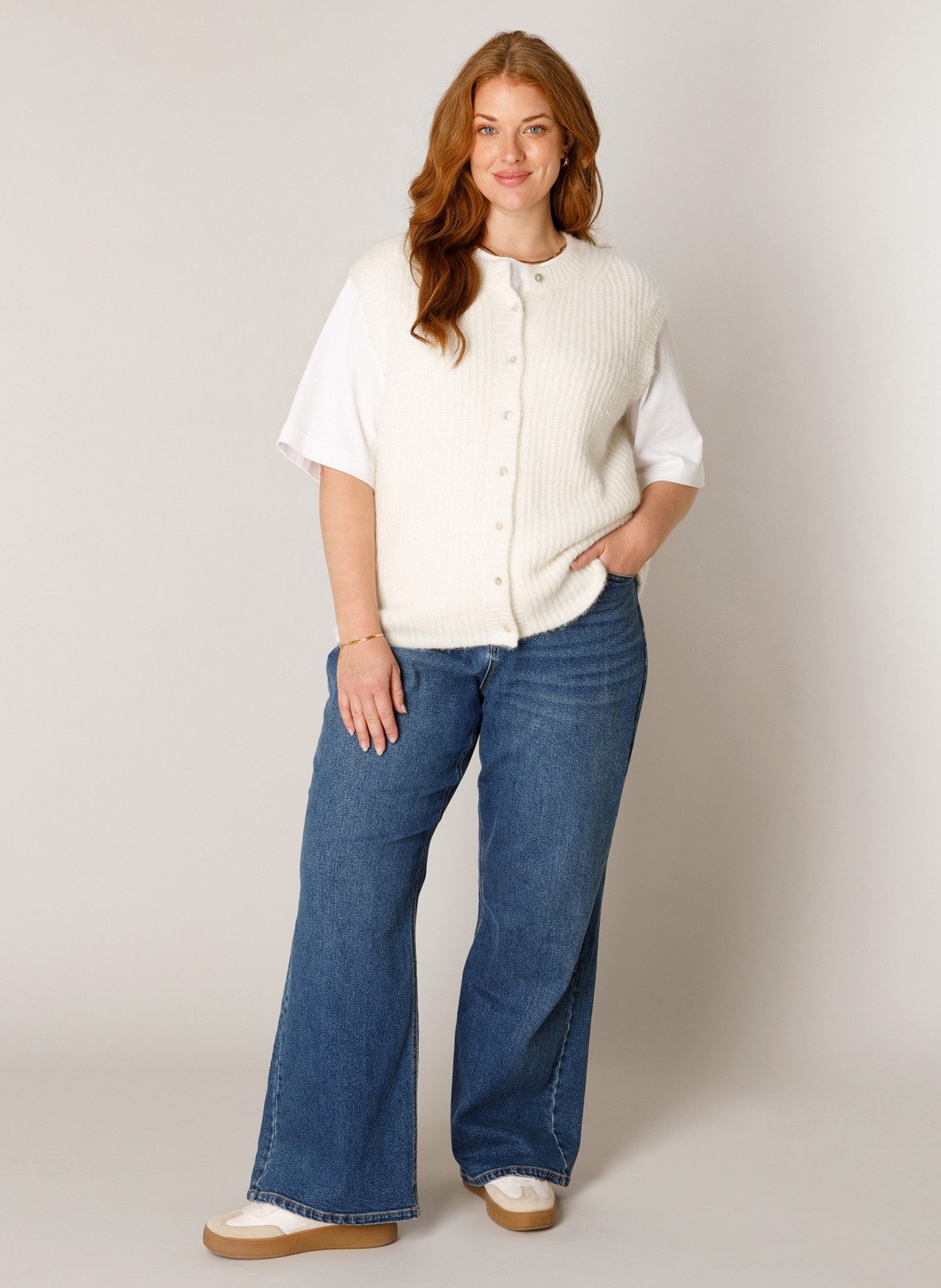 Base Level Curvy Strickweste Nelly Ärmellos - mit Knopfleiste / Große Größen – Bild 2 von 5