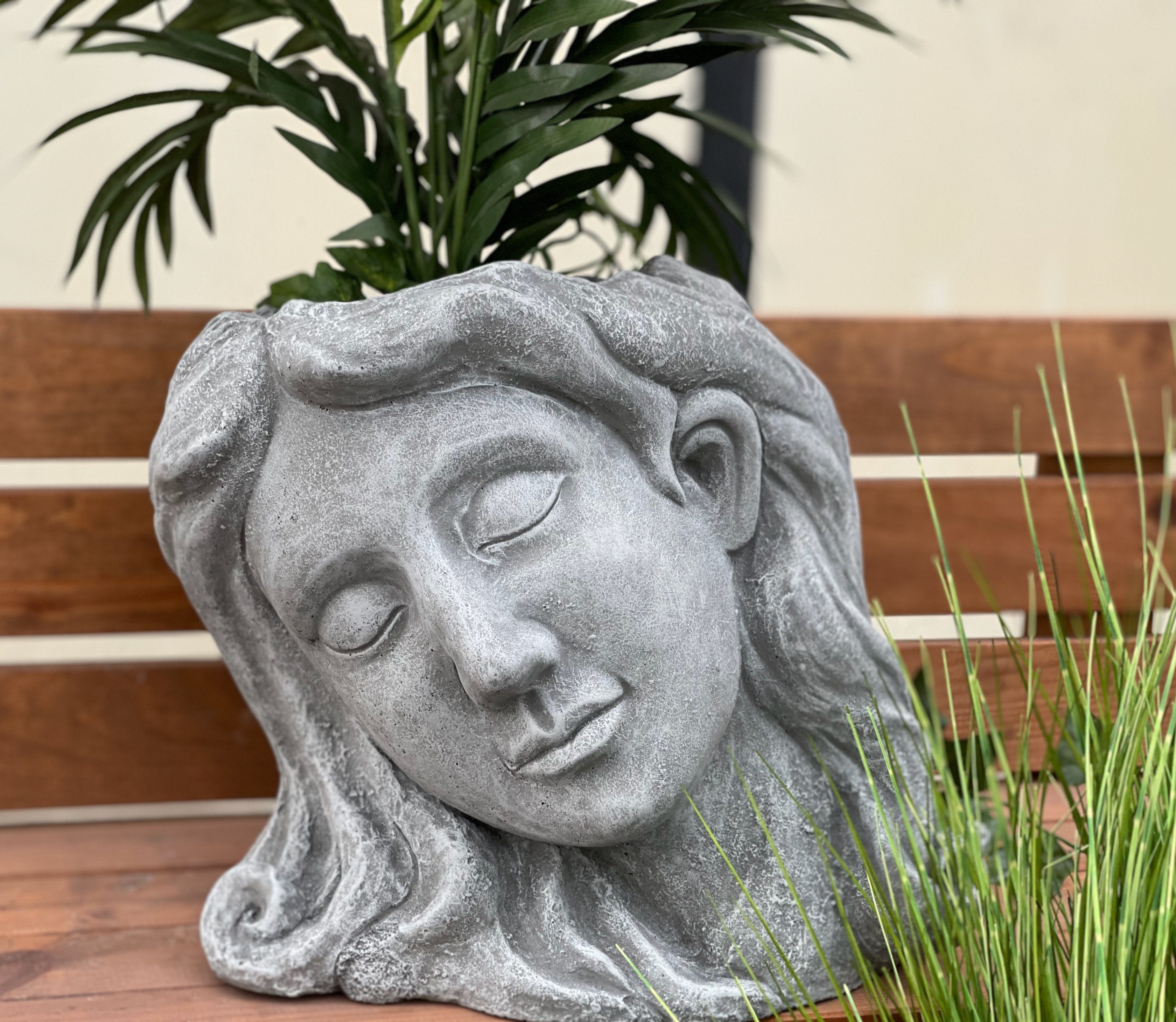 Stone and Style Gartenfigur Steinfigur Pflanztopf Waldfee Frau Skulptur frostfest Steinguss