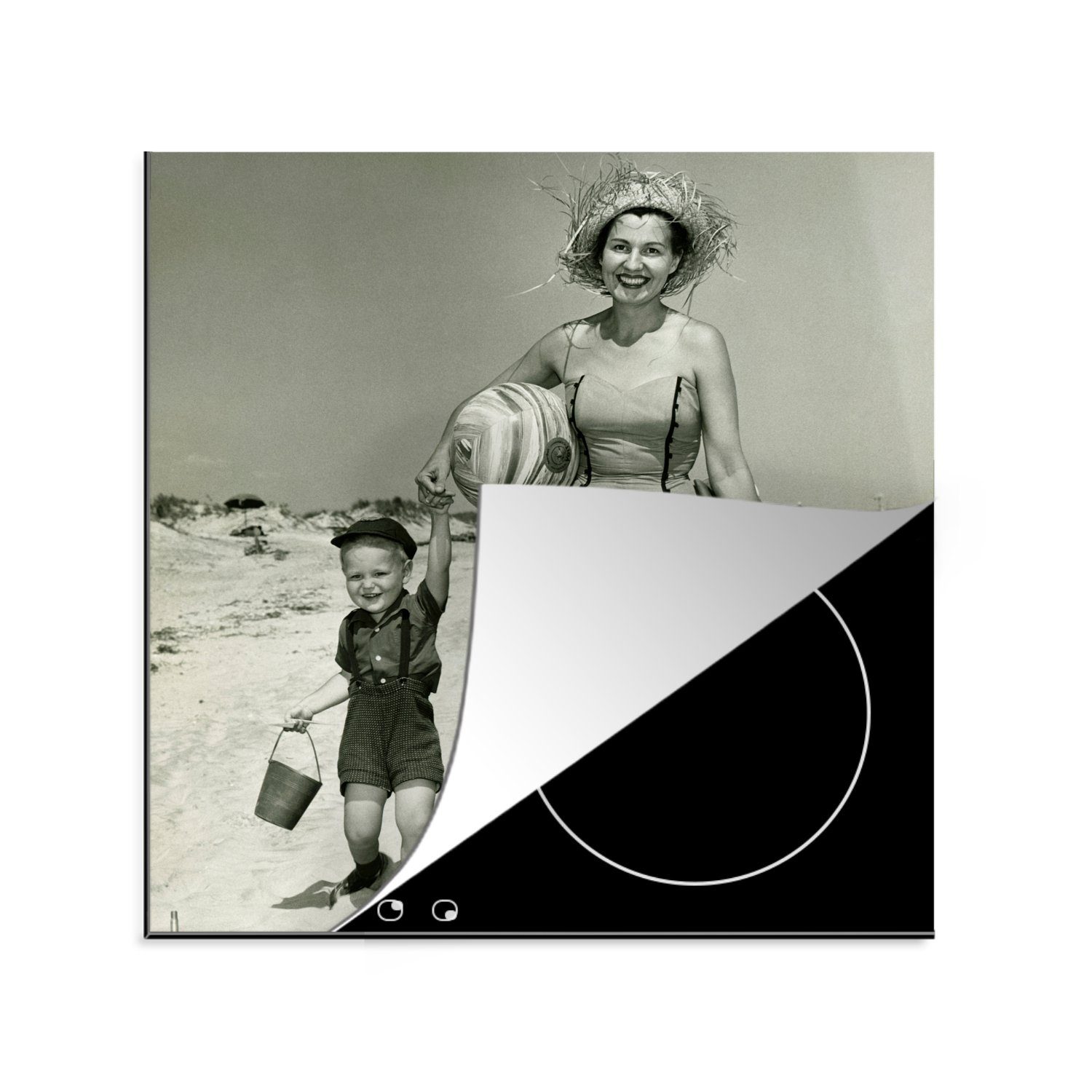 MuchoWow Herdblende-/Abdeckplatte Vintage-Porträt einer Mutter und ihres Sohnes am Strand in, Vinyl, (1 tlg), 78x78 cm, Ceranfeldabdeckung, Arbeitsplatte für küche