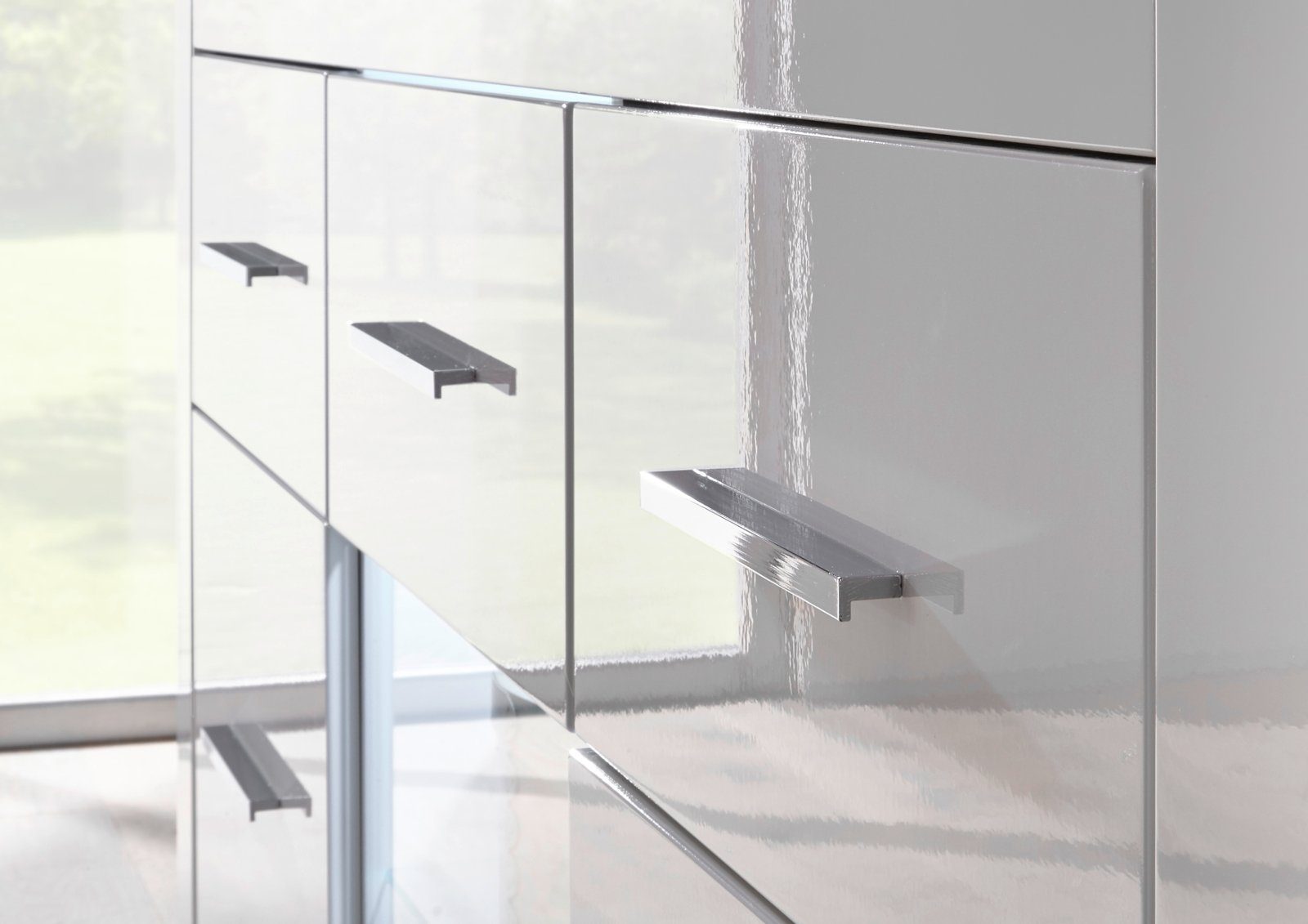 Furn.Design Midischrank Carrara (Vitrine halbhoch, 2-türig, 65 x 142 cm) in weiß Hochglanz