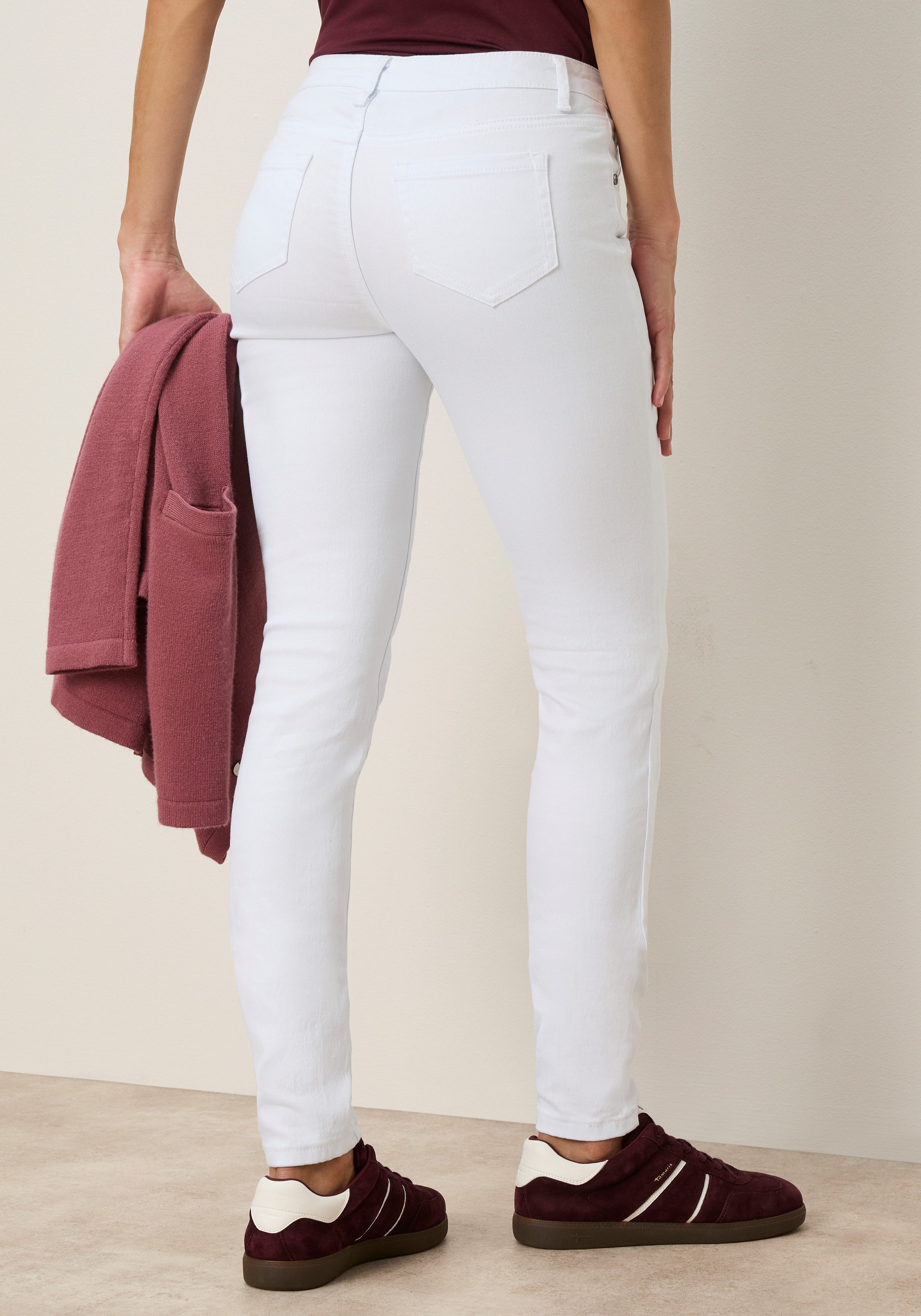 Tamaris Skinny-fit-Jeans aus bequemen Stretch-Denim schmale Beinweite, mit Gürtelschlaufenbund, mit Metallreißverschluss