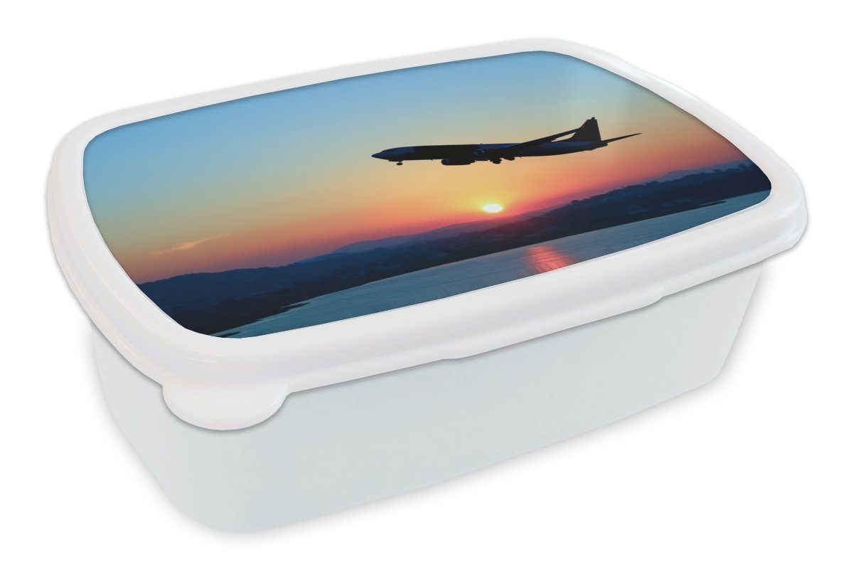 MuchoWow Lunchbox Aufsteigendes Flugzeug bei klarem Himmel, Kunststoff, (2-tlg), Brotbox für Kinder und Erwachsene, Brotdose, für Jungs und Mädchen weiß