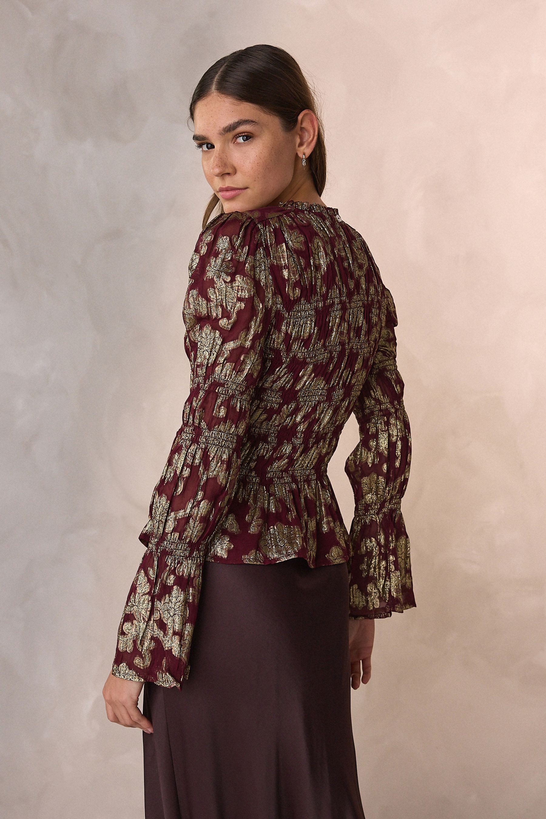 Next Langarmbluse Langärmeliges, gesmoktes Metallic-Oberteil (1-tlg) günstig online kaufen