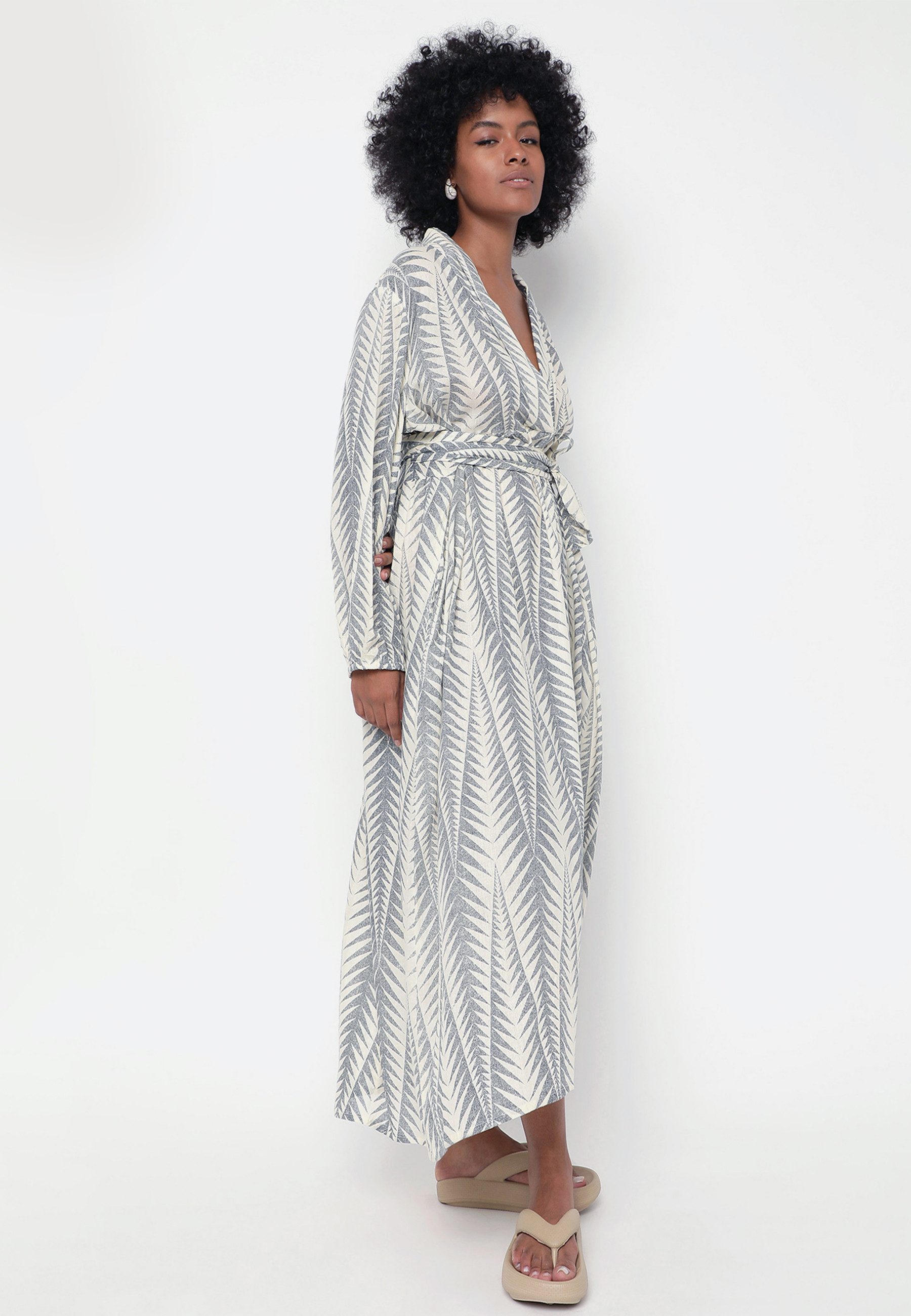 YC Fashion & Style Sommerkleid in Wickeloptik mit Bindegürtel – One Size Basic