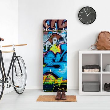 Bilderdepot24 Garderobenpaneel Design Kinder Muster Steinoptik Industrial Colours of Graffiti (ausgefallenes Flur Wandpaneel mit Garderobenhaken Kleiderhaken hängend), moderne Wandgarderobe - Flurgarderobe im schmalen Hakenpaneel Design