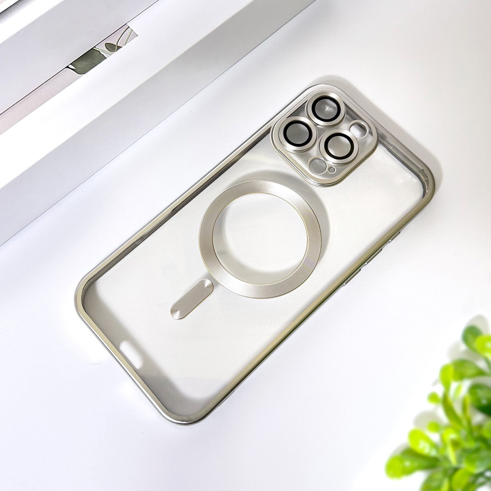 Wörleonline Handyhülle für iPhone 16 Pro / iPhone 16 Pro Max mit integriertem Kameraschutz, TPU Schutzhülle in passendem Titan-Farbton, MagSafe kompatible Hülle