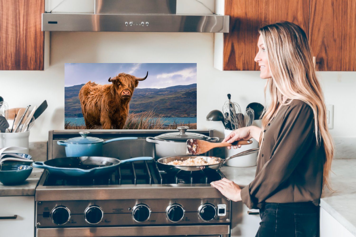 Kuh, Wandschutz, und - Schmutzflecken Küchenrückwand - Schottischer für - MuchoWow 60x30 Küchen Highlander Natur Fett - gegen cm, Wasser Berg (1-tlg),
