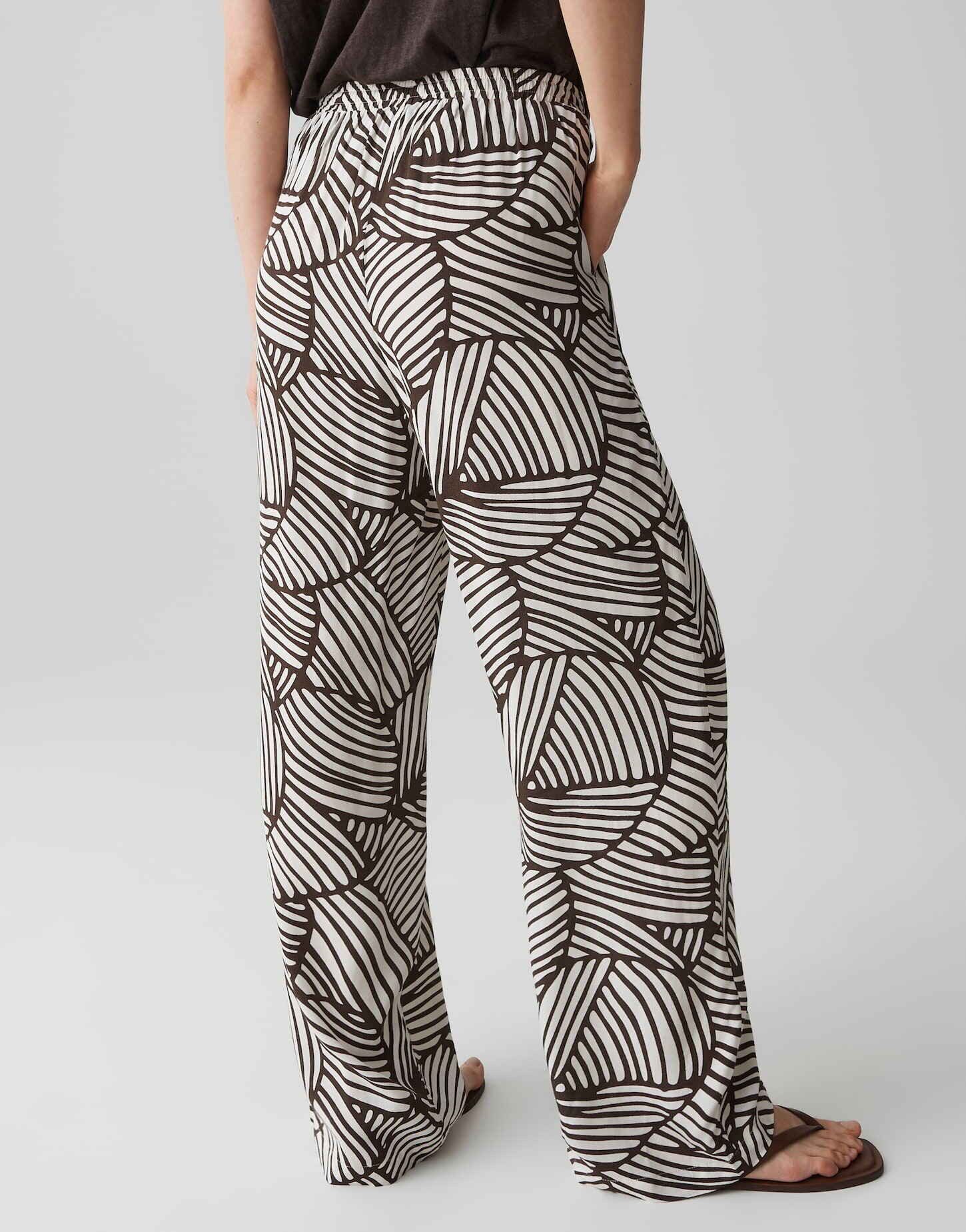 OPUS Stoffhose Marou botanical aus Webware mit Crepe Optik Mit Eingrifftaschen für praktische Alltagslooks