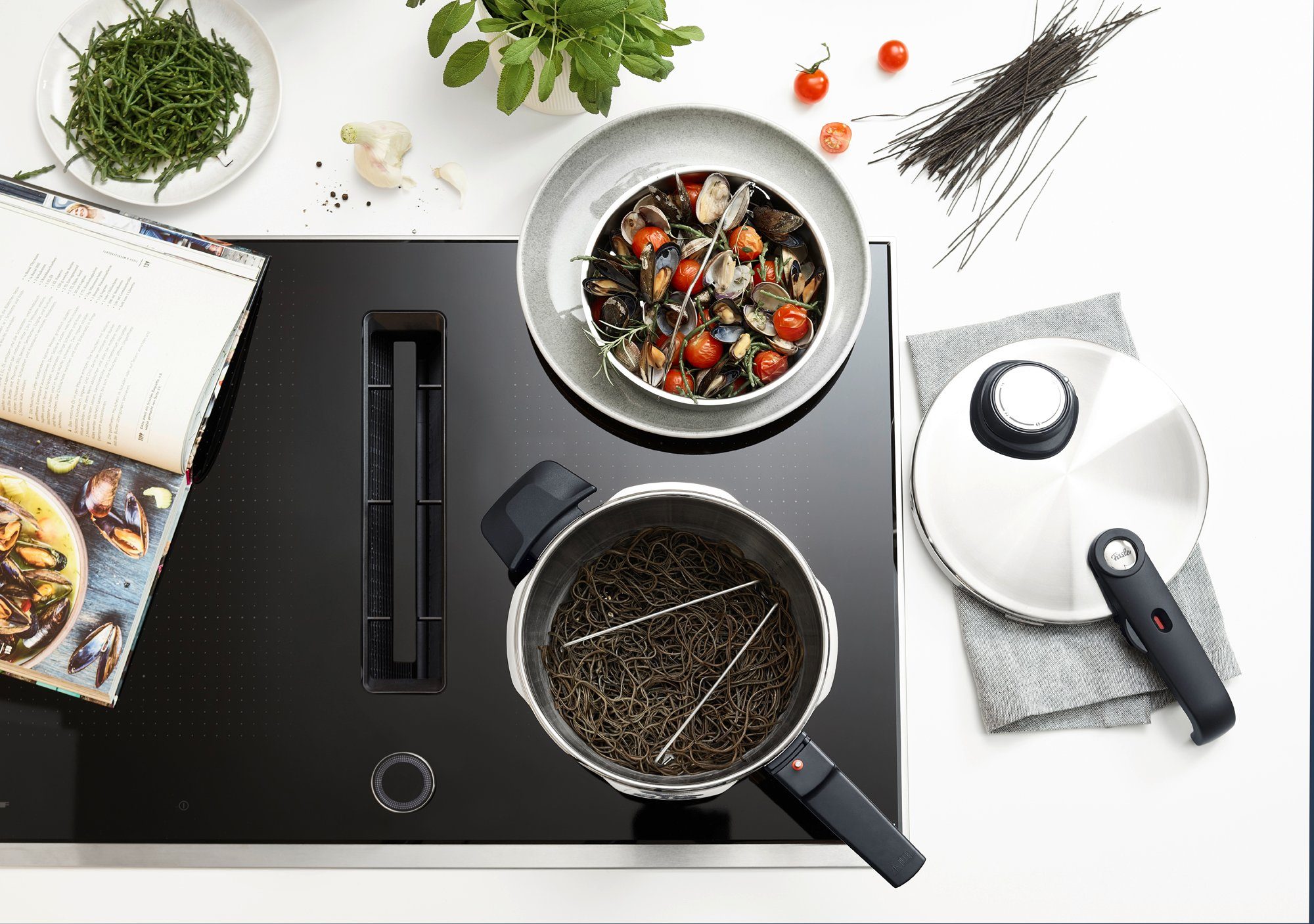 Fissler Schnellkochtopf Vitavit® Premium Dampfkochtopf Set Edelstahl Made in Germany, Edelstahl 18/10 (4-tlg), Verriegelungsanzeige, Einstellbares Abdampfen, Einstellbare Kochstufen