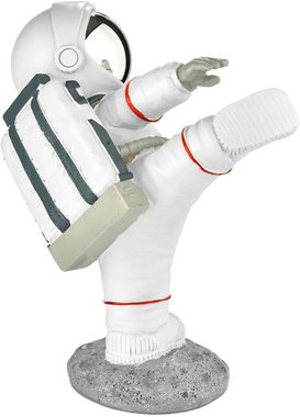 BRUBAKER Dekofigur Astronaut in Karate Pose - High Kick - 19cm Figur mit verchromtem Helm (Deko Weltraum Skulptur, 1 St., Dekoration - Weiß), Handbemalte moderne Raumfahrt Statue