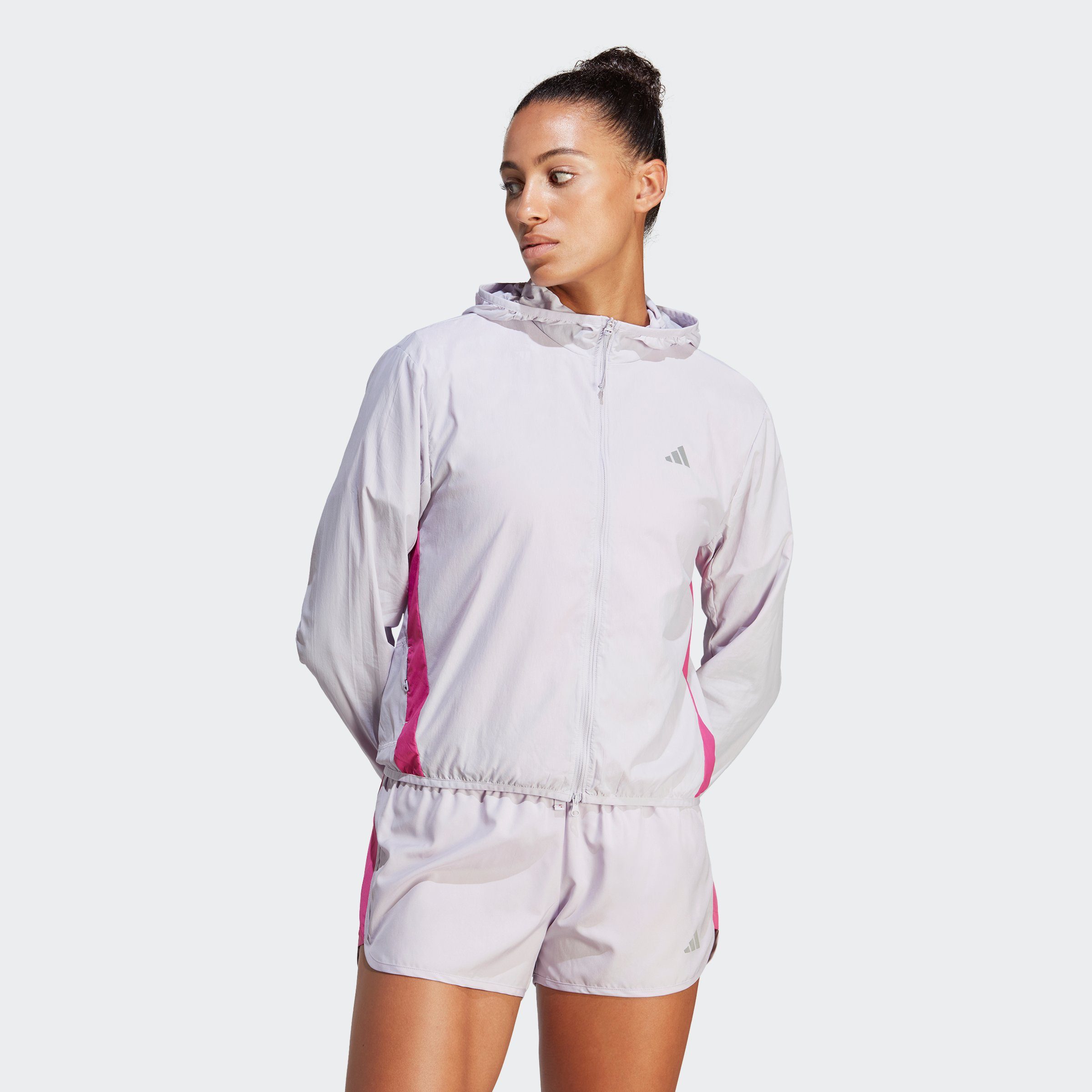 Windbreaker WINDBREAKER, recycelten Ein aus Performance fürs adidas IT Materialien AEROREADY Laufjacke RUN