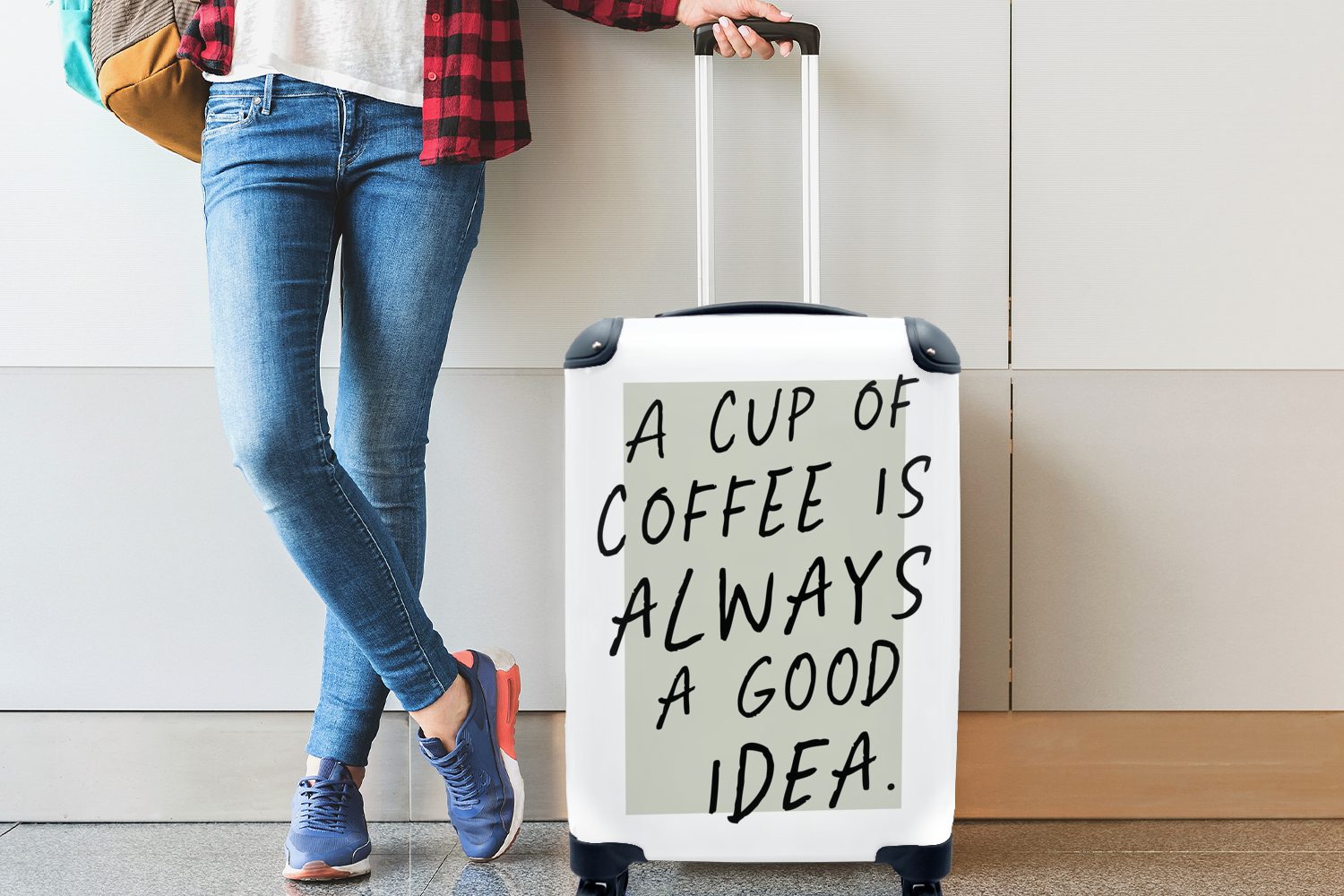 Reisetasche Idee Zitate Tasse Handgepäckkoffer immer für Eine Reisekoffer Trolley, - Rollen, Ferien, MuchoWow rollen, Kaffee eine - 4 gute -, Kaffee mit ist Handgepäck