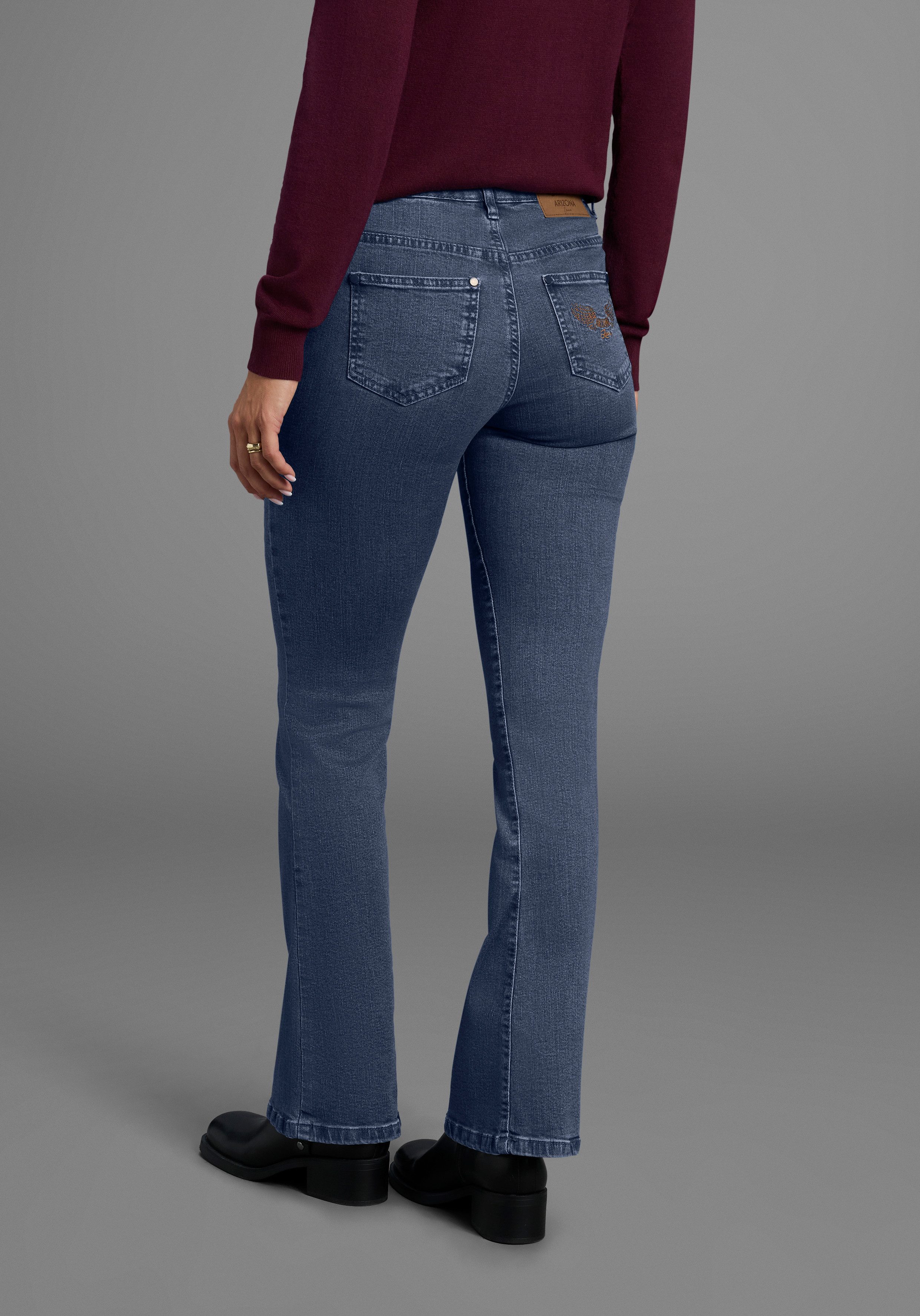 Arizona Bootcut-Jeans Comfort-Fit ausgestellte Beinform, mit Eingrifftaschen, High-Waist
