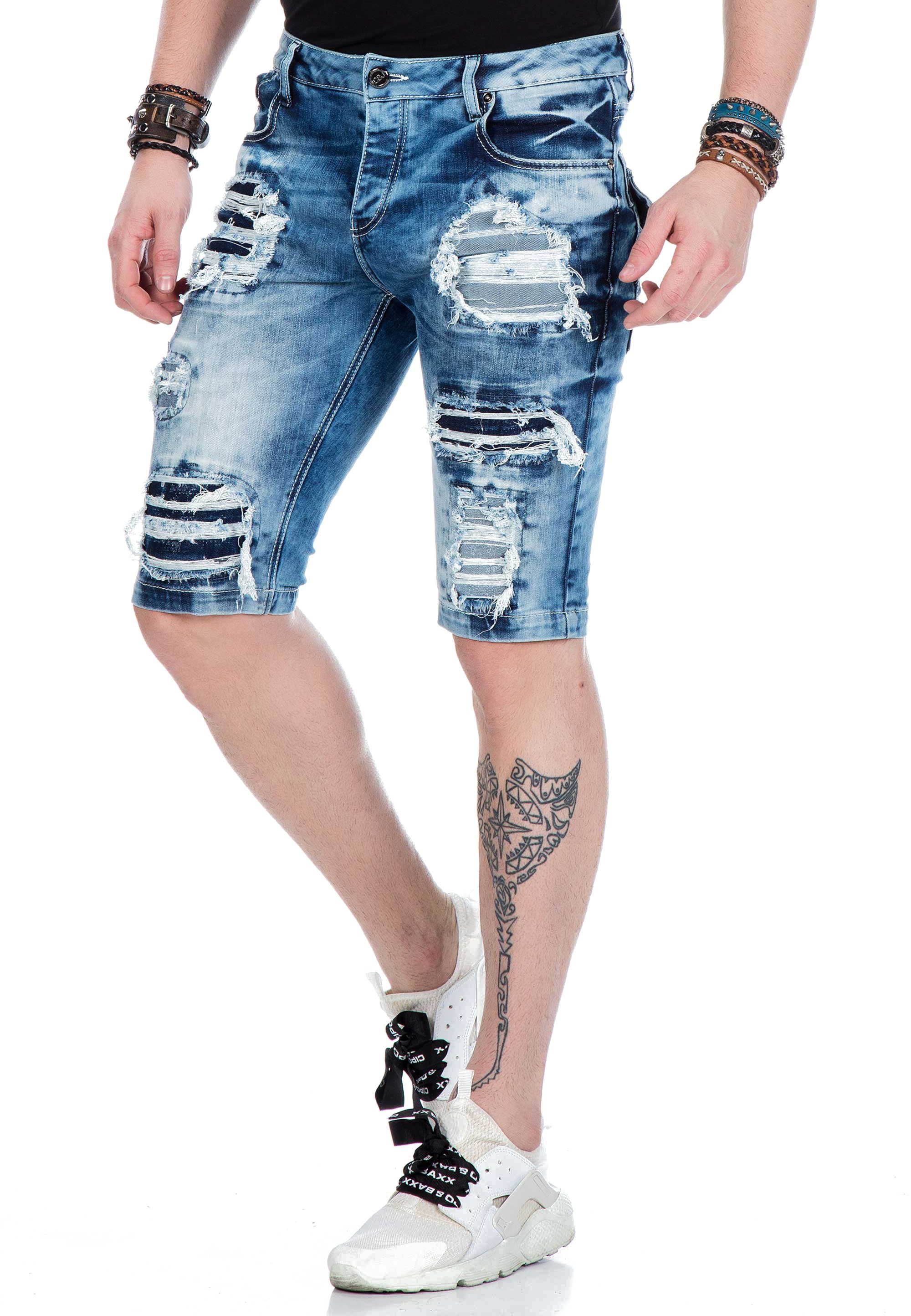 Cipo & Baxx Shorts mit Used-Look auffälligem