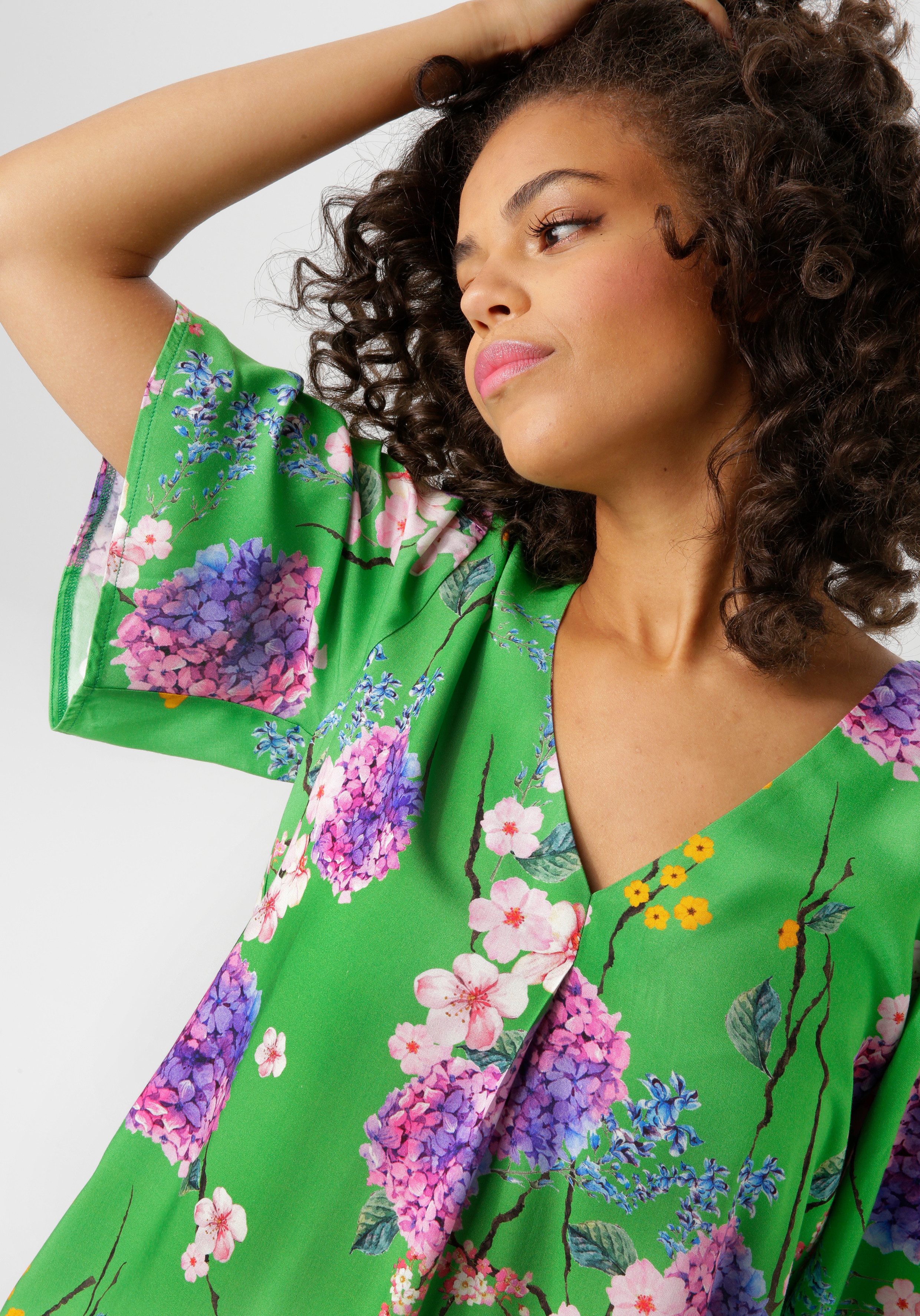 Aniston CASUAL Schlupfbluse mit farbharmonischem Blumendruck