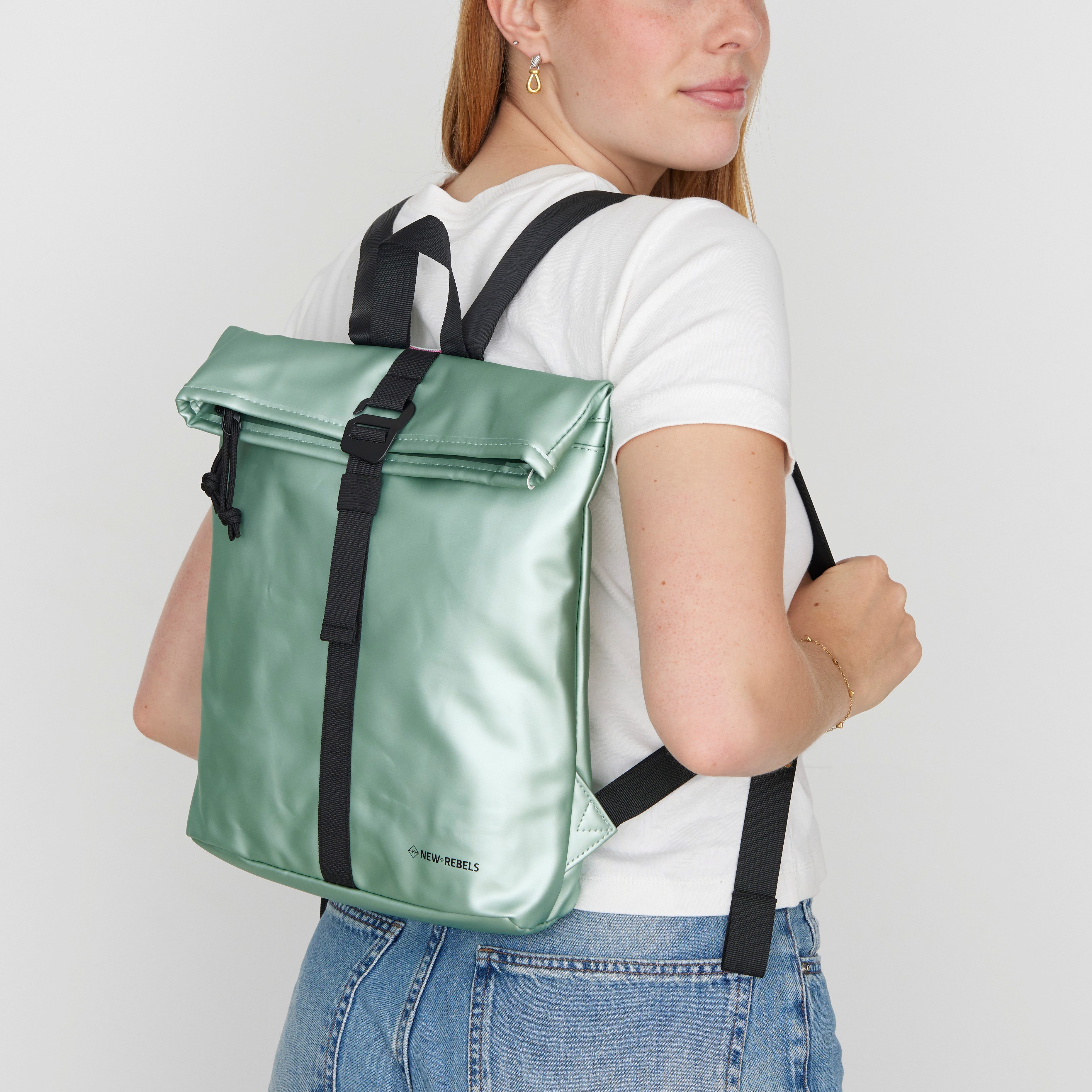 NEW REBELS Cityrucksack kleiner Roll Up RollTop Kurier Rucksack Mart Los Angeles, wasserabweisendes Planenmaterial, light green