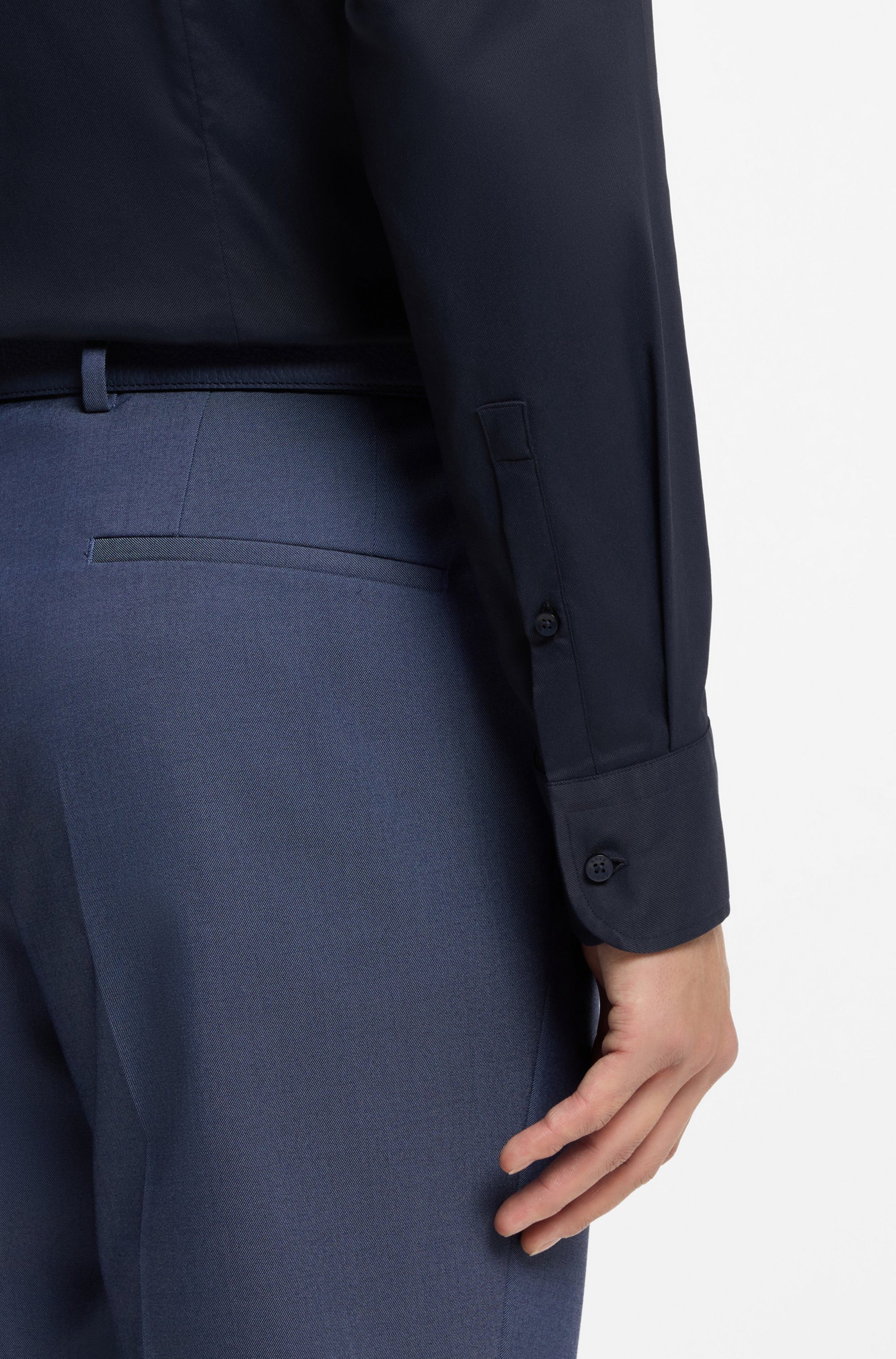 BOSS Businesshemd HANK Slim-Fit, aus funktionalem Stretch-Twill, Kentkragen
