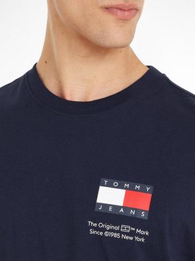 Tommy Jeans T-Shirt TJM SLIM ESSENTIAL FLAG TEE EXT mit Rundhalsausschnitt