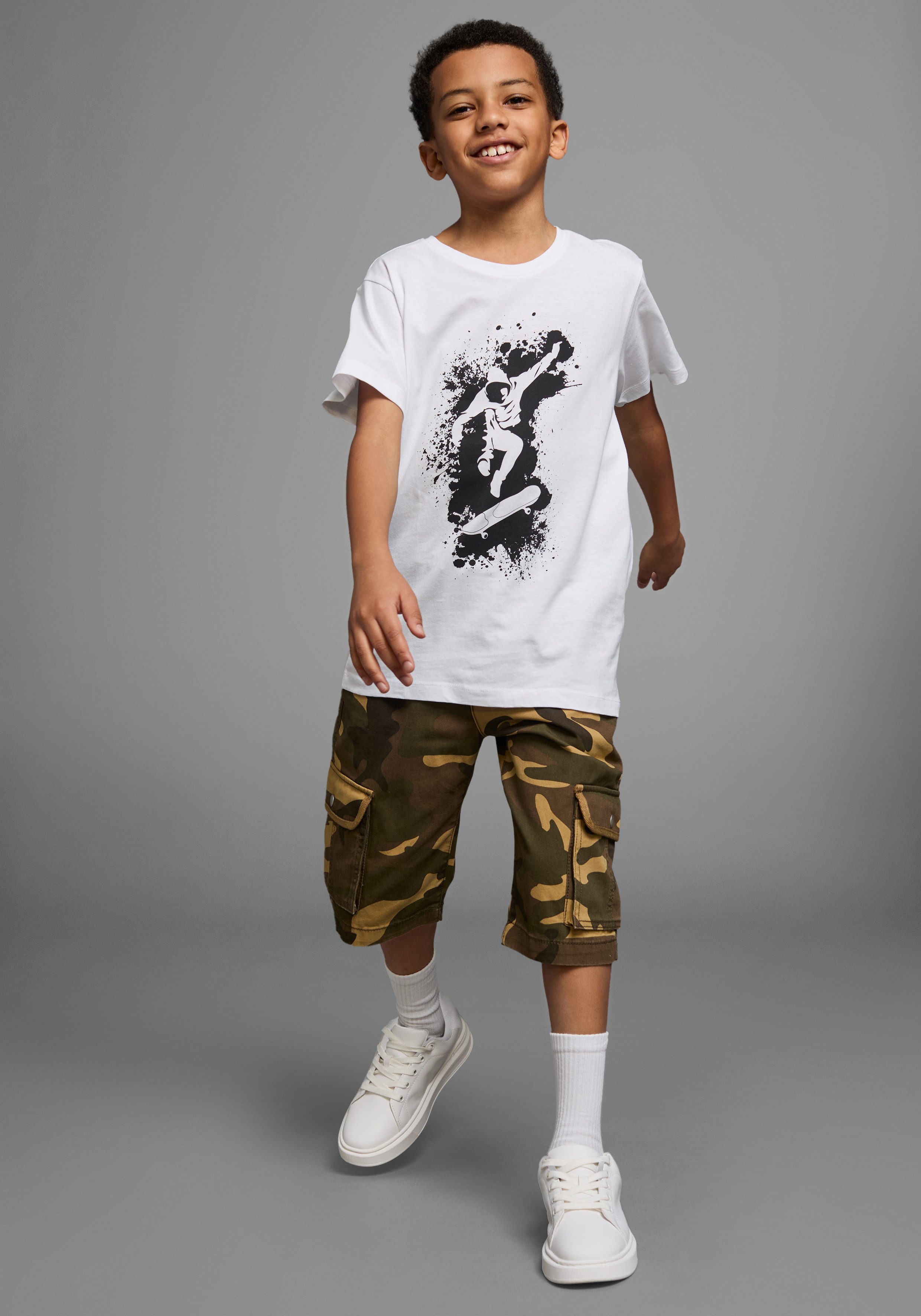 KIDSWORLD T-Shirt Mit coolem SKATER-Print Kurzarm, Basic-Passform, bedruckt, Rundhalsausschnitt