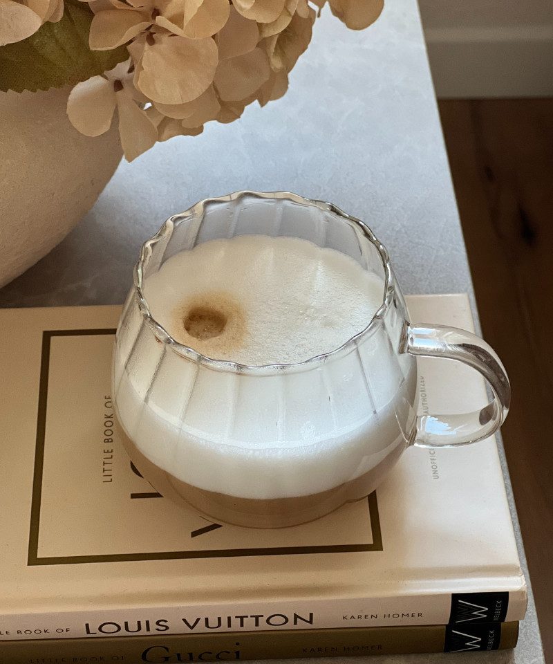 Zoha Glas Riffle Cup 400ml für Kalt- & Heißgetränke, Spülmaschinenfest, Stilvoll, 4-tlg., Borosilikatglas, hitzebeständiges Tassen Set für Kaffee, Matcha, Latte Macchiato, 4 St.