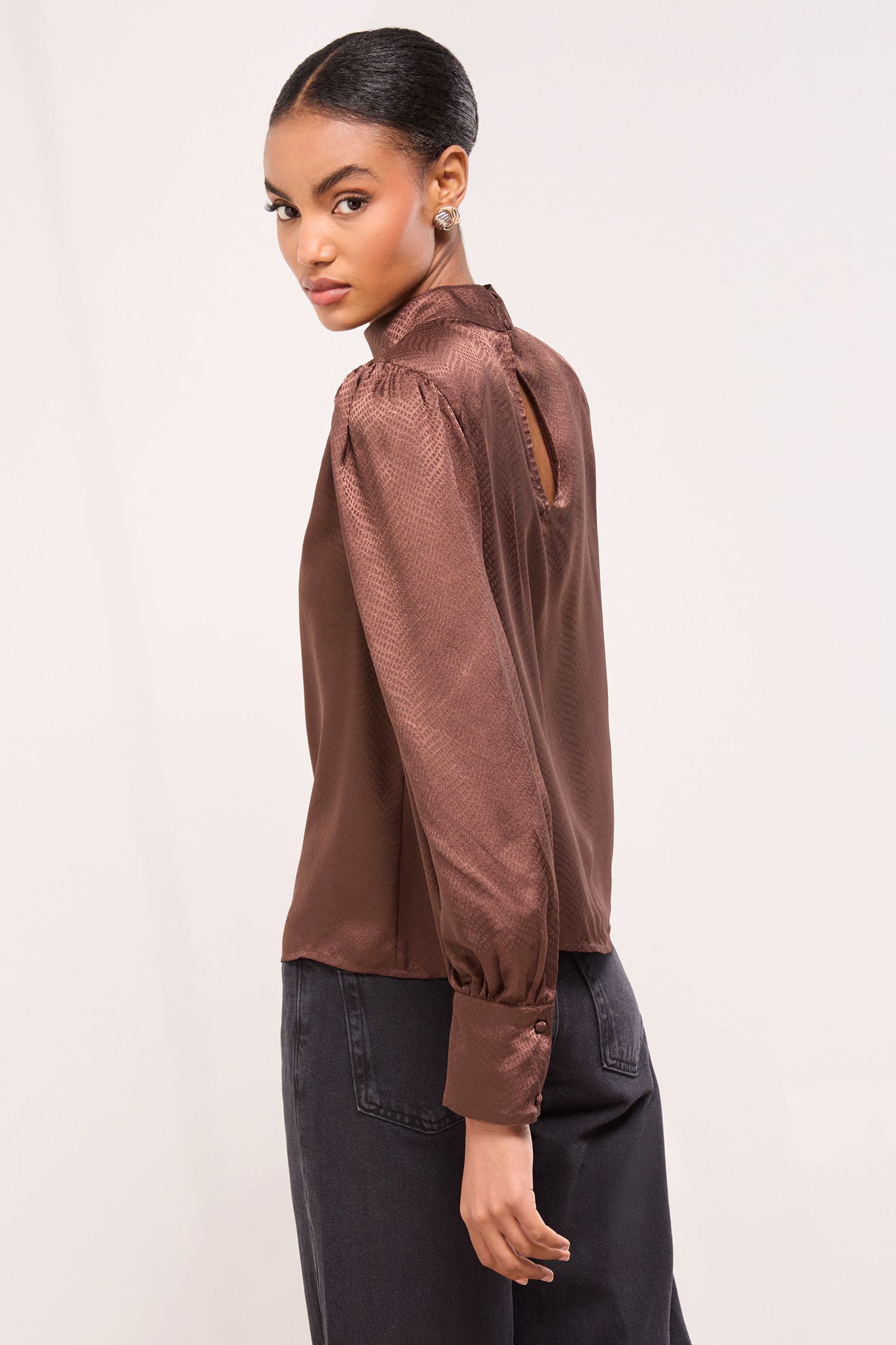 LIPSY Langarmbluse Lipsy Hochgeschlossenes Jacquard-Oberteil, Regular (1-tlg)