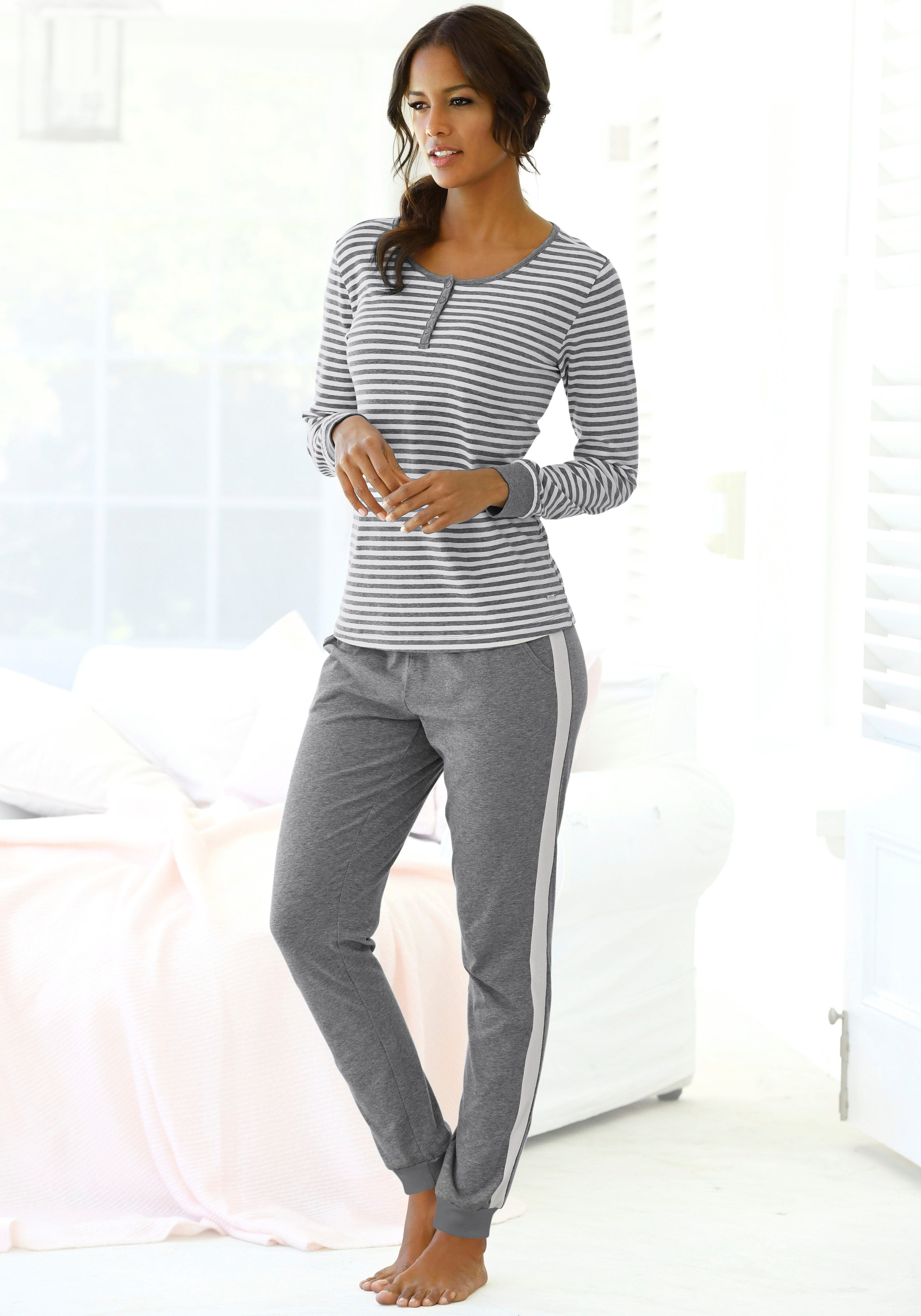 s.Oliver Pyjama (2 tlg) mit seitlichen günstig online kaufen