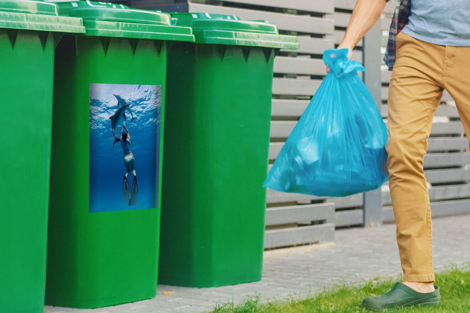 MuchoWow Container, Abfalbehälter Delphin - Sticker, Wasser Mülltonne, St), Wandsticker Tauchen - (1 Mülleimer-aufkleber,
