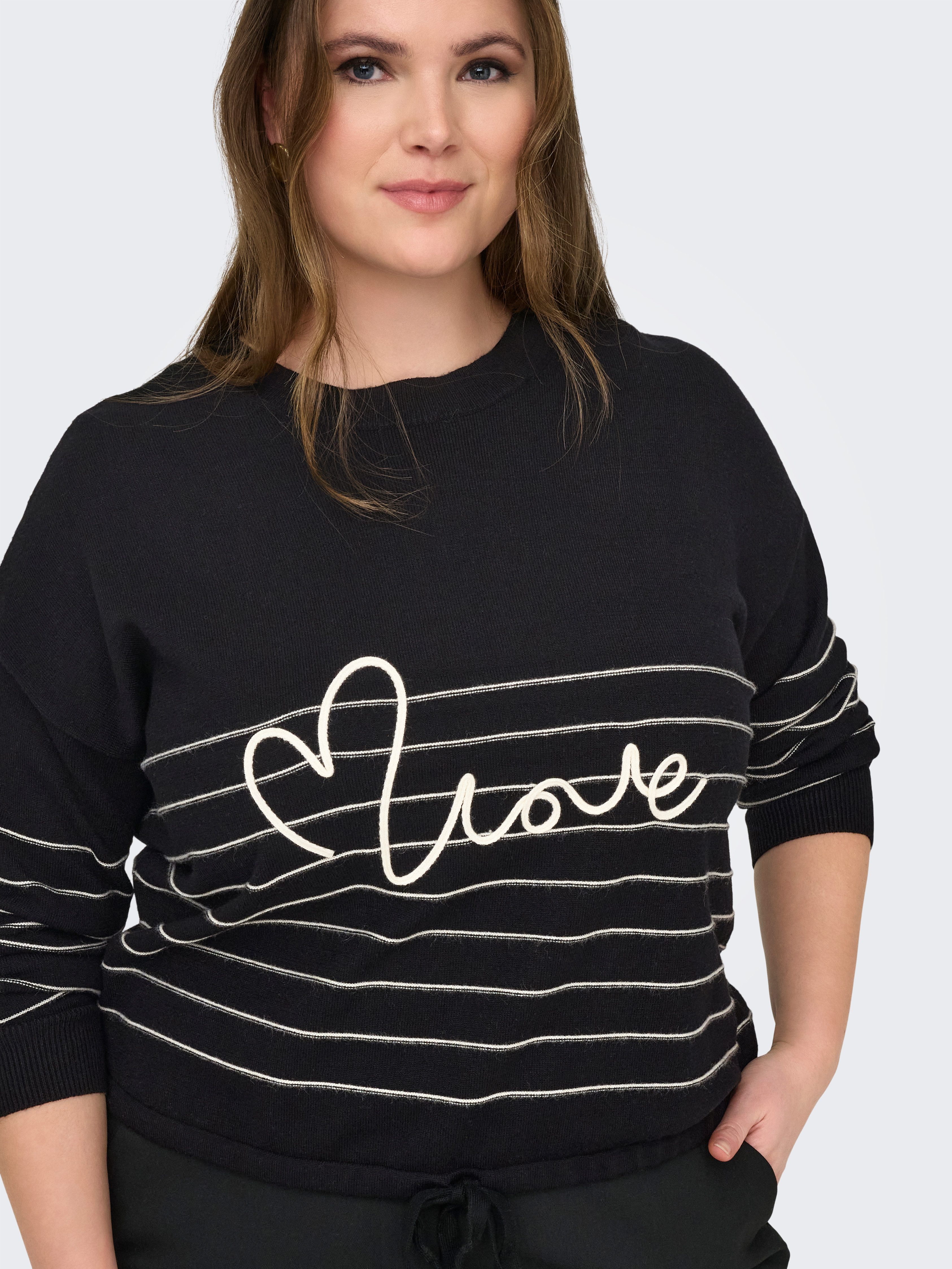 ONLY CARMAKOMA Rundhalspullover CARSIGNE LS TEXT DETAIL O-NECK KNT – Bild 4 von 5