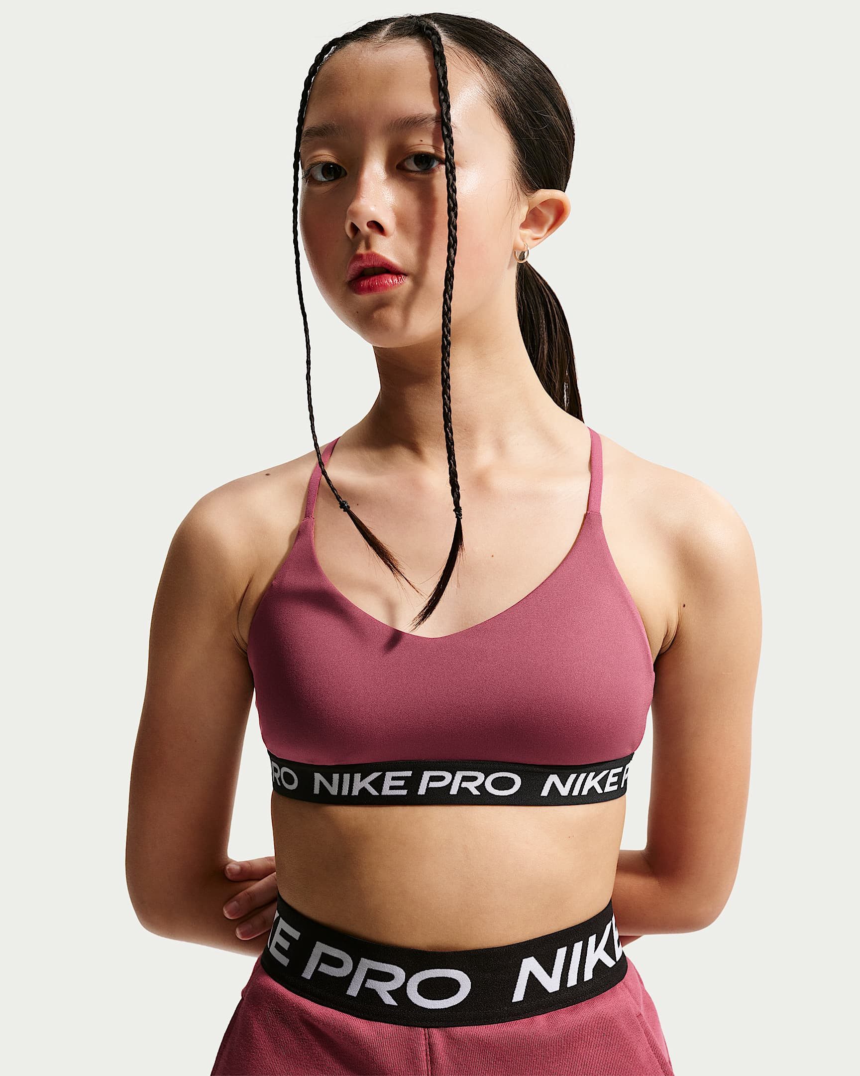 Nike Funktionsshirt G NP INDY BRA schnell trocknendes Material, atmungsaktive Verarbeitung