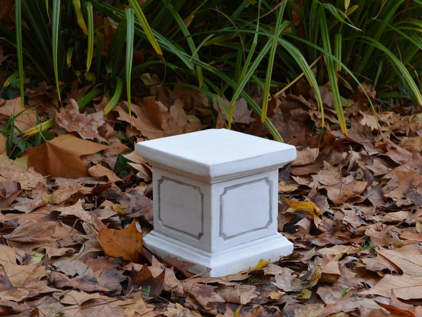 gartendekoparadies.de Gartenfigur Kleiner quadratischer Sockel Podest, günstig online kaufen