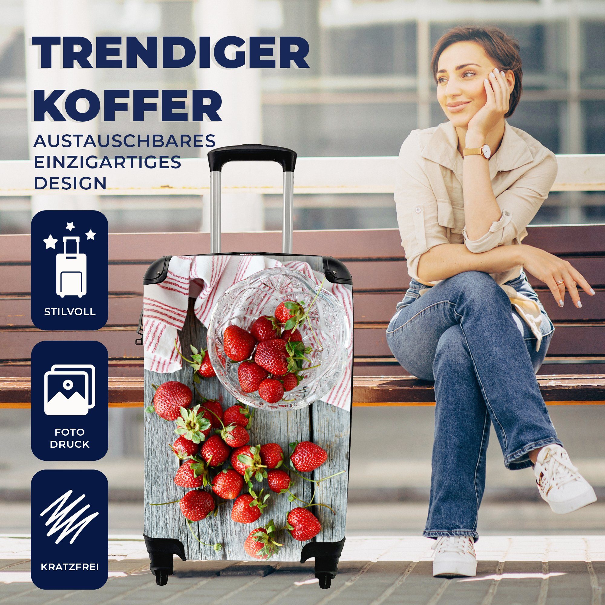 Reisetasche Trolley, Reisekoffer Ferien, mit Handgepäckkoffer Handgepäck - Rollen, MuchoWow 4 Erdbeere rollen, Tisch, Glas - für