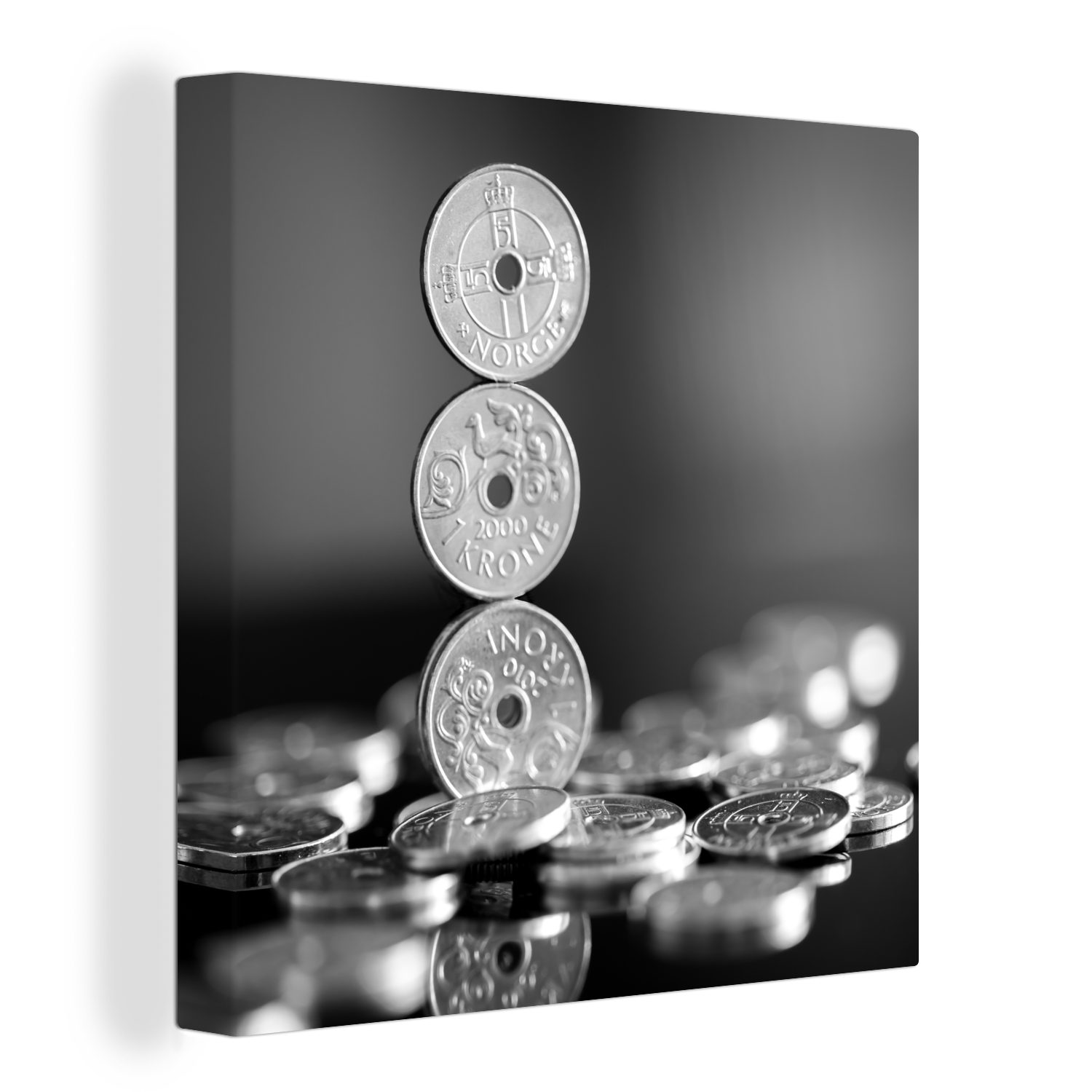 OneMillionCanvasses® Leinwandbild Eine Schwarz-Weiß-Fotografie eines Stapels norwegischer Kronen, (1 St), Leinwand Bilder für Wohnzimmer Schlafzimmer