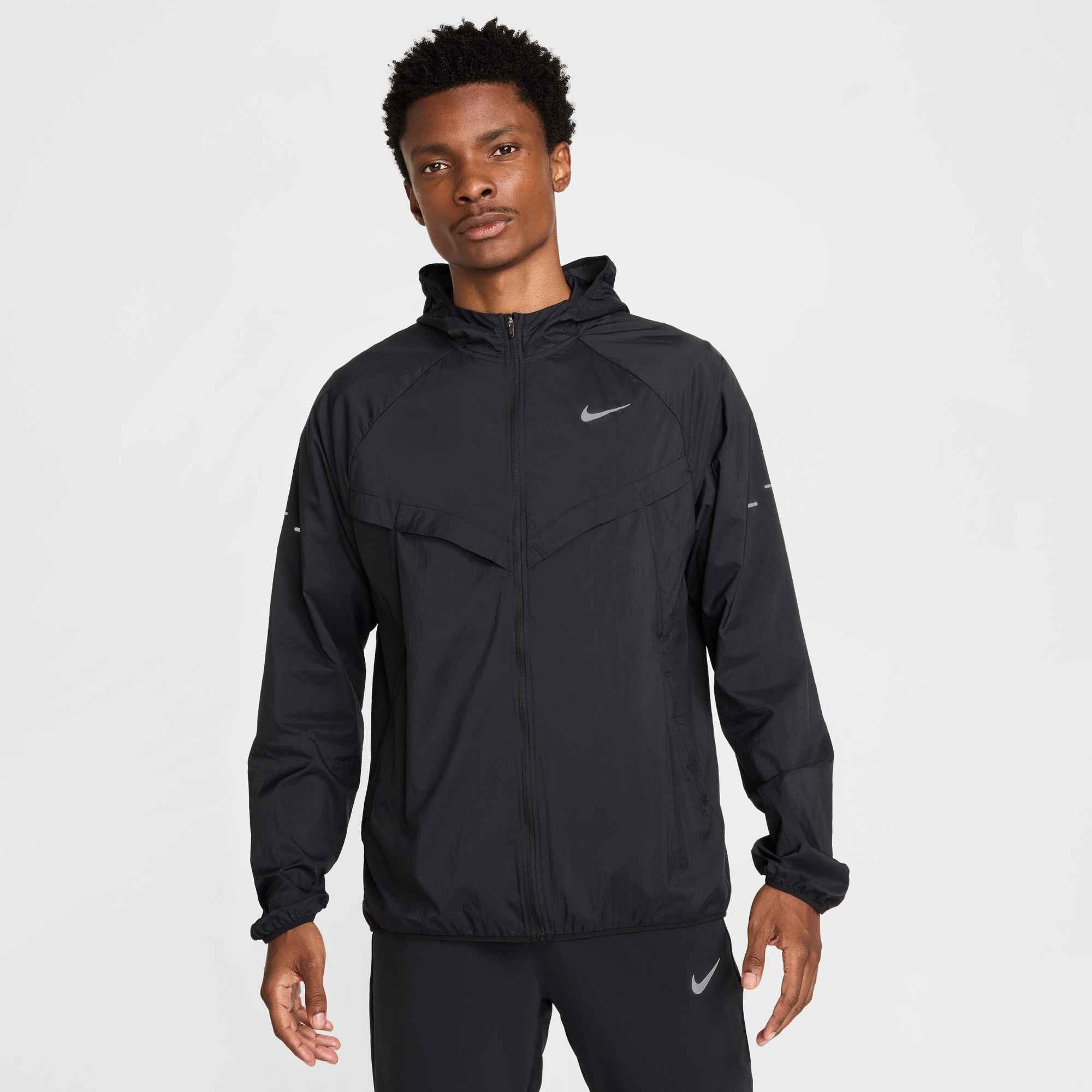 Nike Laufjacke M NK UV RPL STRIDE JACKET für sportliche Aktivitäten, mit Kapuze, wasserabweisend