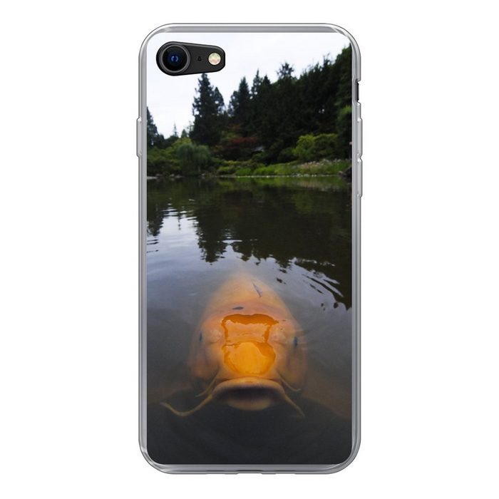 MuchoWow Handyhülle Ein riesiger Koi-Karpfen im Wasser Handyhülle Apple iPhone 8 Smartphone-Bumper Print Handy Schutzhülle