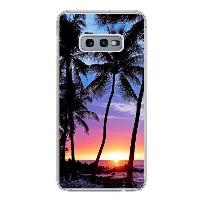 MuchoWow Handyhülle Eine Silhouette von Palmen während eines Sonnenuntergangs auf Hawaii Phone Case Handyhülle Samsung Galaxy S10e Silikon Schutzhülle