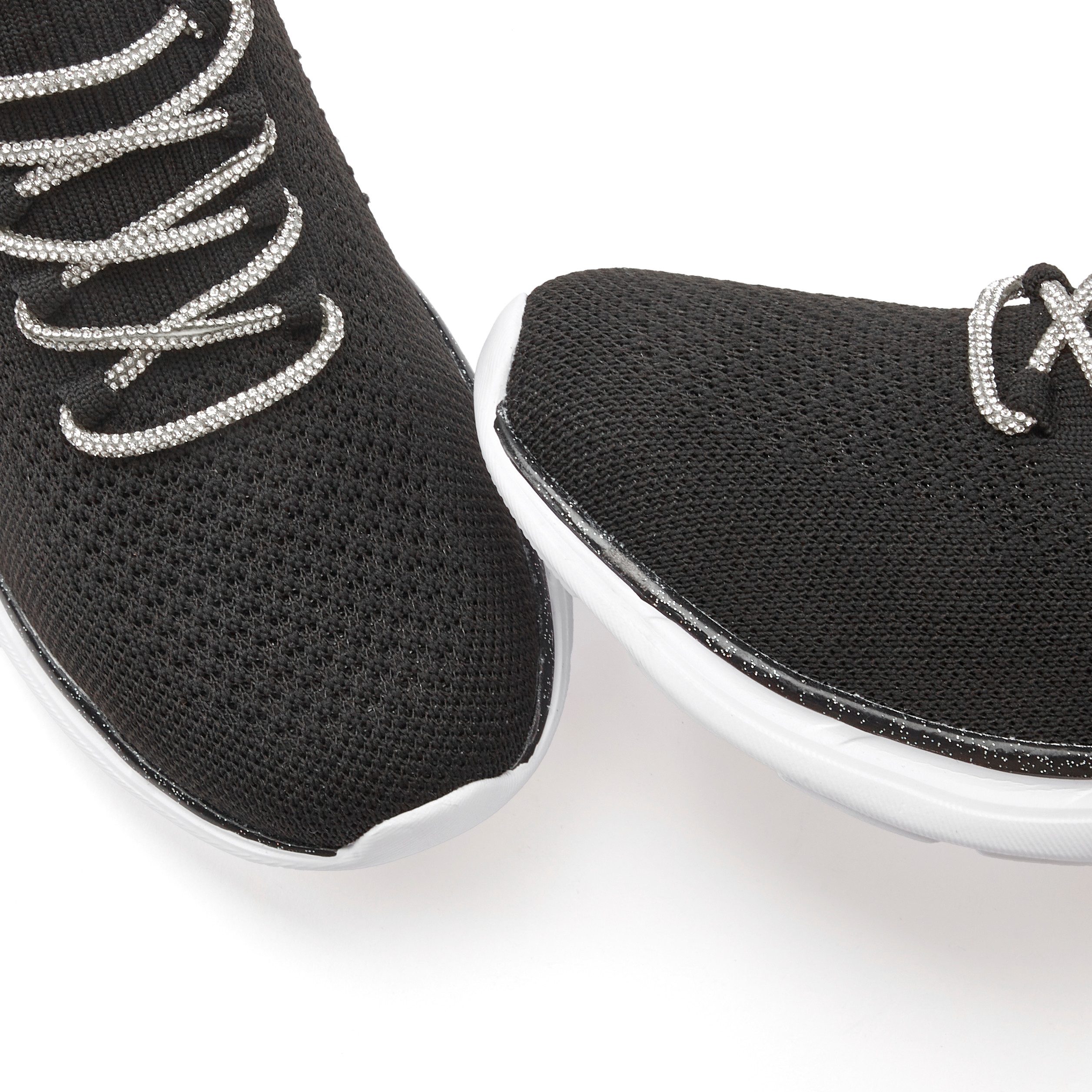 LASCANA Slip-On-Sneaker, Slipper, Freizeitschuh, Sneaker mit modischer Glitzerschnürung VEGAN