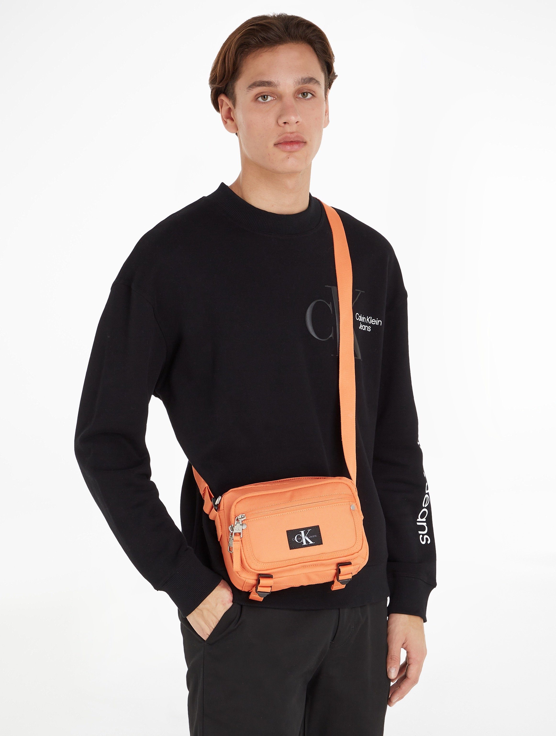 Calvin Klein Jeans Mini BAG21 W, ESSENTIALS CAMERA im Bag koralle Design praktischen SPORT