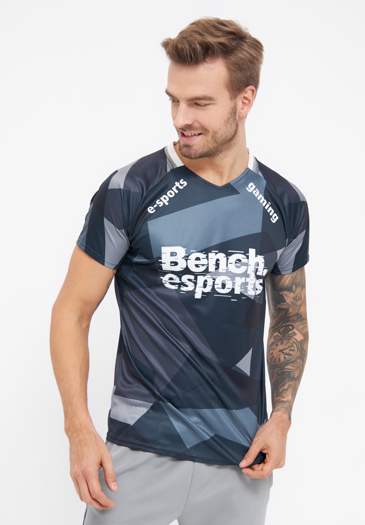 Bench. T-Shirt Bench Shirt LOOT