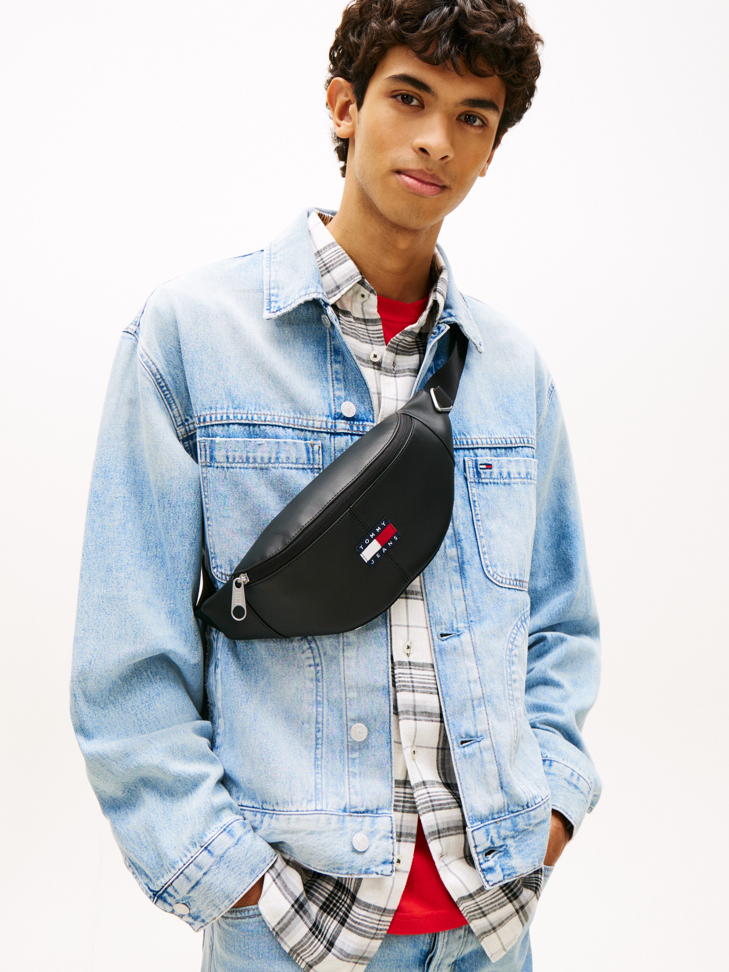 Tommy Jeans Bauchtasche TJM ESS DAILY PU BUMBAG, Unisex Gürteltasche, Minibag, Crossbody-Bag mit Logo-Aufnäher