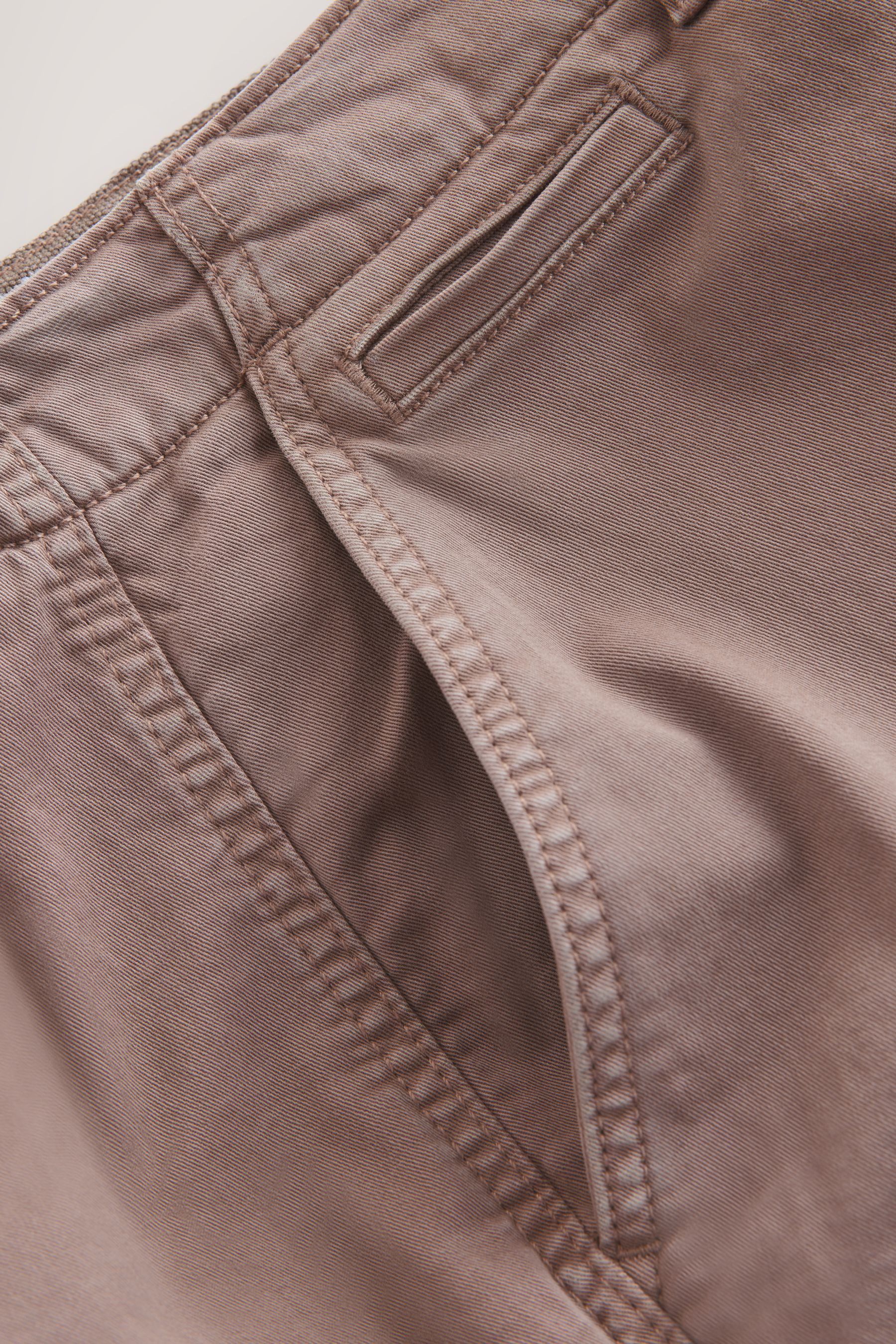Next Chinohose Straight Fit Chinohose mit authentischer Waschung (1-tlg)