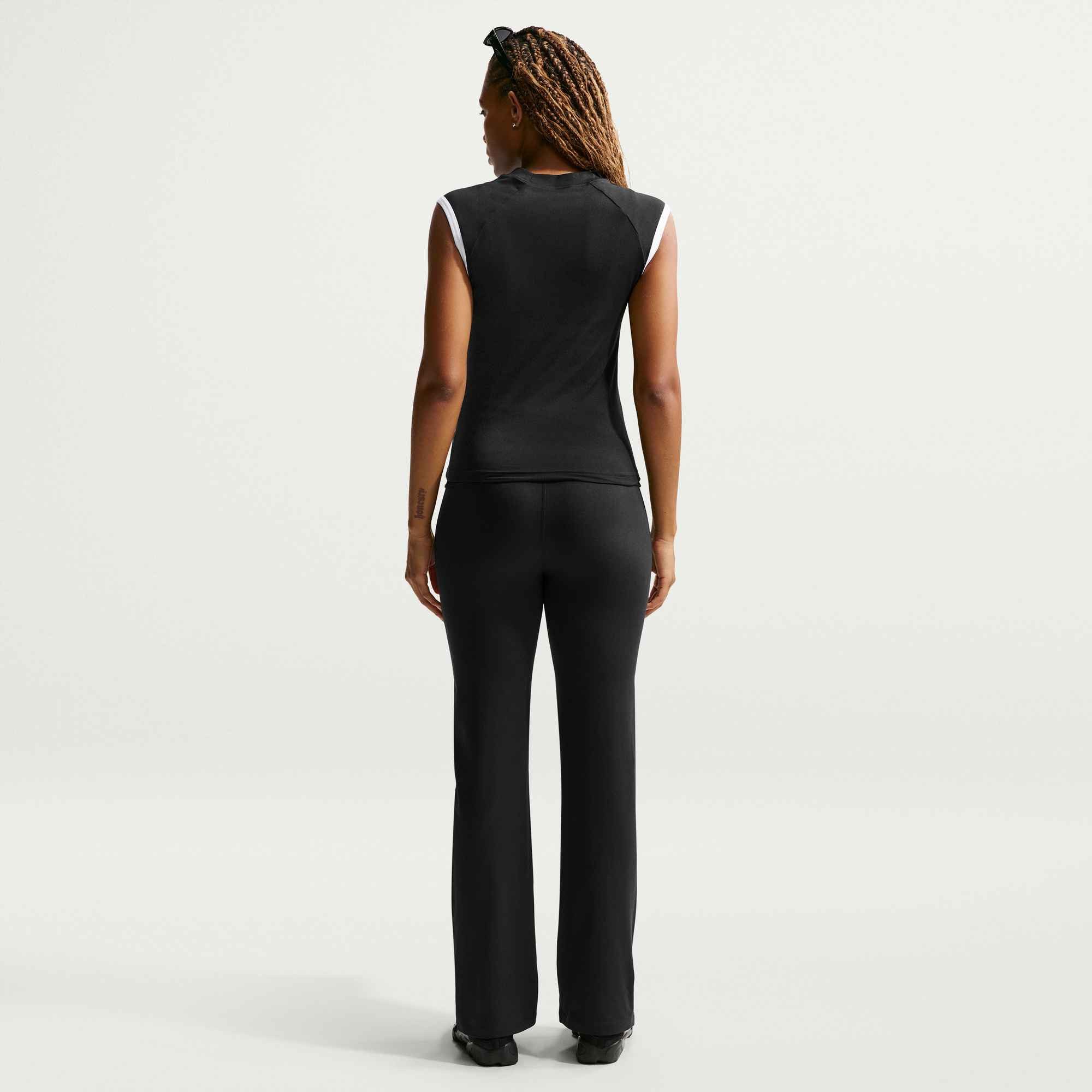 Nike Sportswear Sporthose W NK FLARED PANT GLS mit ausgestelltem Bein, aus Polyester und Elasthan