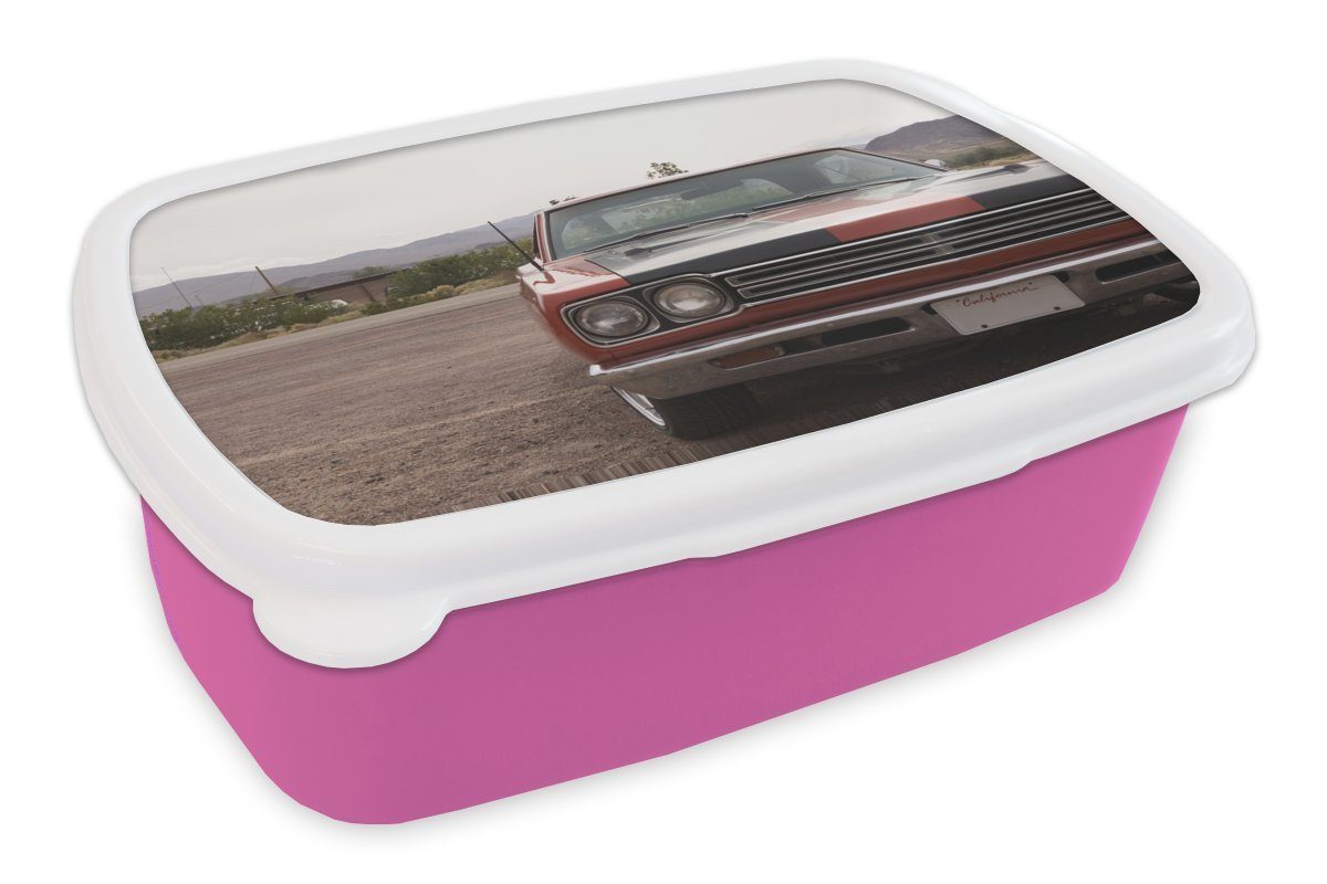 MuchoWow Lunchbox Muscle Car auf dem Parkplatz, Kunststoff, (2-tlg), Brotbox für Erwachsene, Brotdose Kinder, Snackbox, Mädchen, Kunststoff rosa