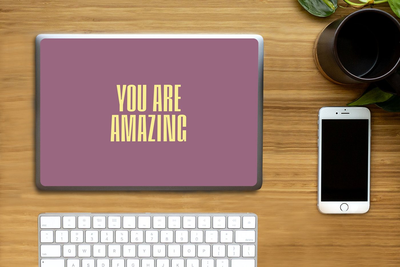 Thumbnail - MuchoWow Laptop-Aufkleber Text - Lila - Erstaunlich, (1tlg), Laptop Folien Cover, Aufkleber, Sticker, Schutz vor Kratzer...