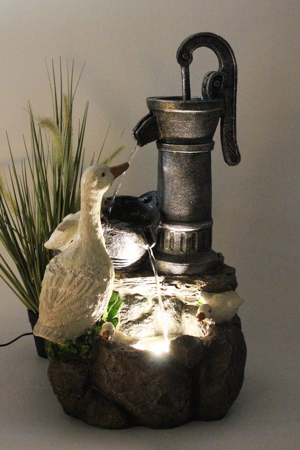 Arnusa Gartenbrunnen Springbrunnen Gänse BK821 mit Beleuchtung Zimmerbrunnen, Gartendekoration Terrassenbrunnen